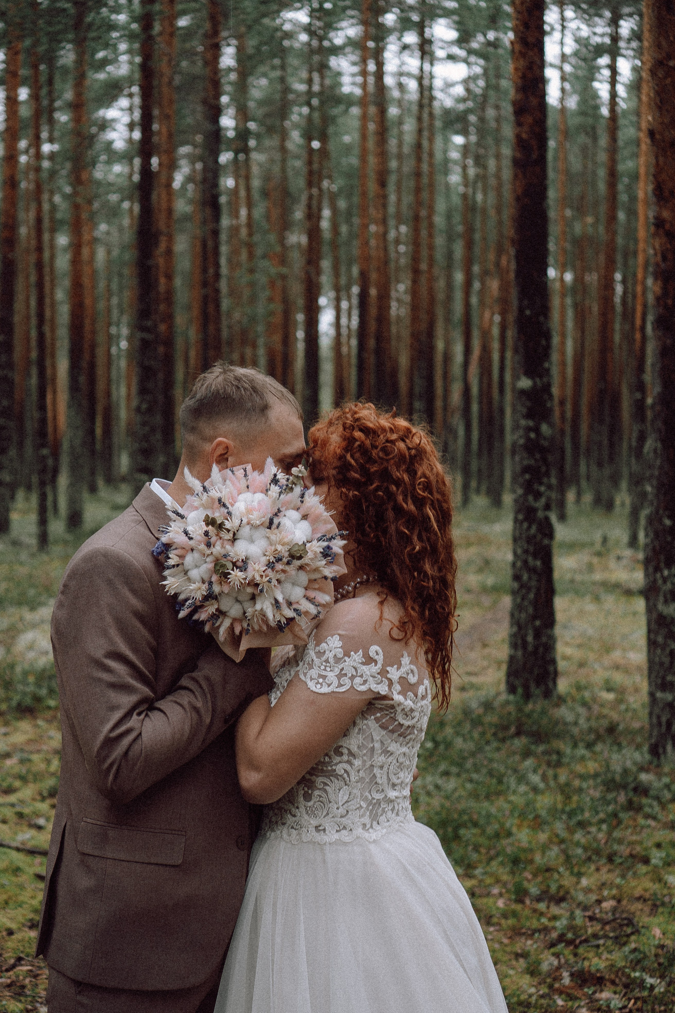 СВАДЕБНАЯ ФОТОСЕССИИЯ ПАРЫ В ГОРОДЕ ПРИОЗЕРСК В СОСНОВОМ ЛЕСУ И С ПИКАПОМ. Профессиональный фотограф, Санкт-Петербург — Виктория Богомолова