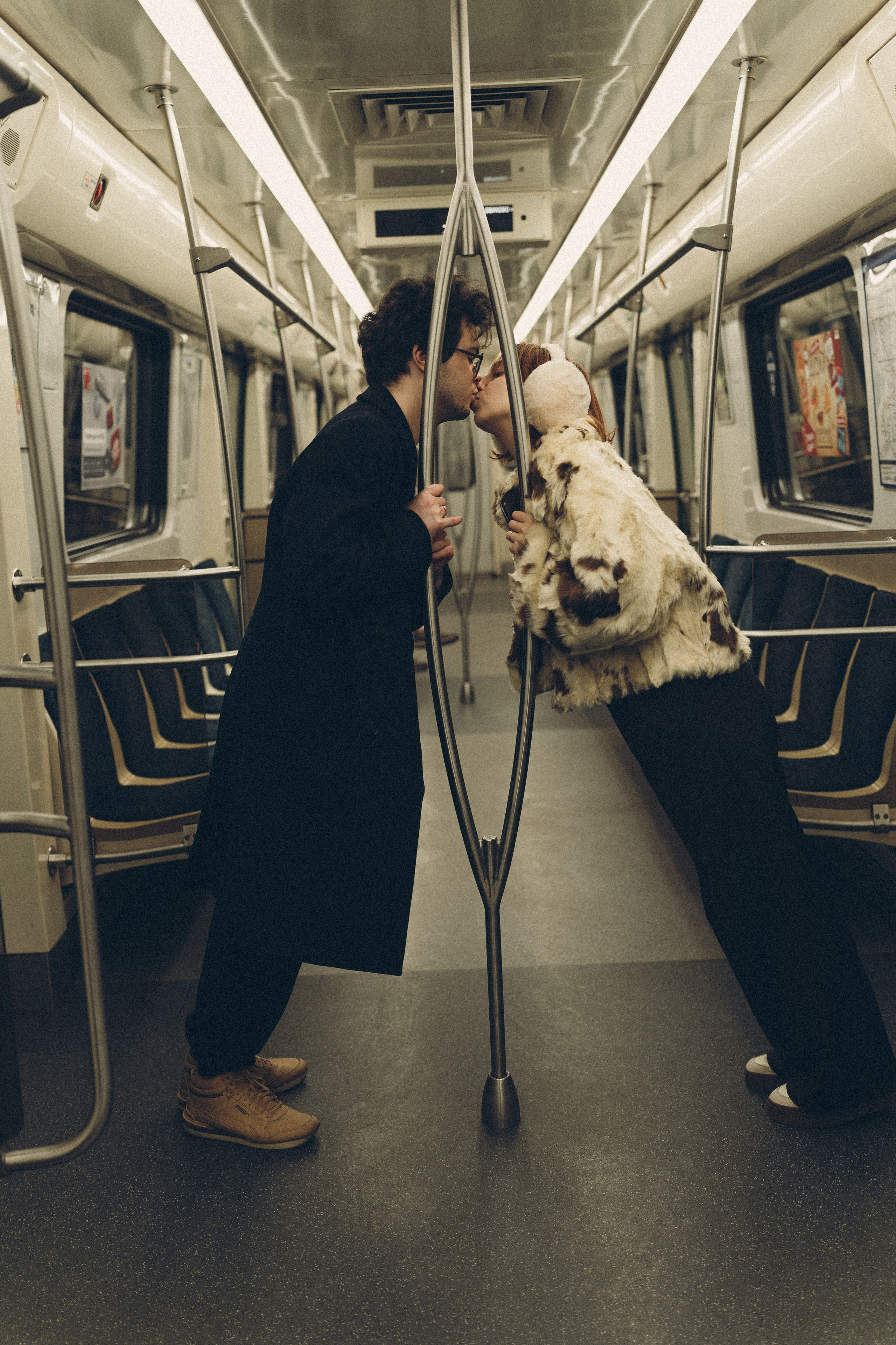 НОВОГОДНЯЯ ФОТОСЕСИИЯ ПАРЫ В МЕТРО ЛЮБОВЬ. Профессиональный фотограф, Санкт-Петербург — Виктория Богомолова