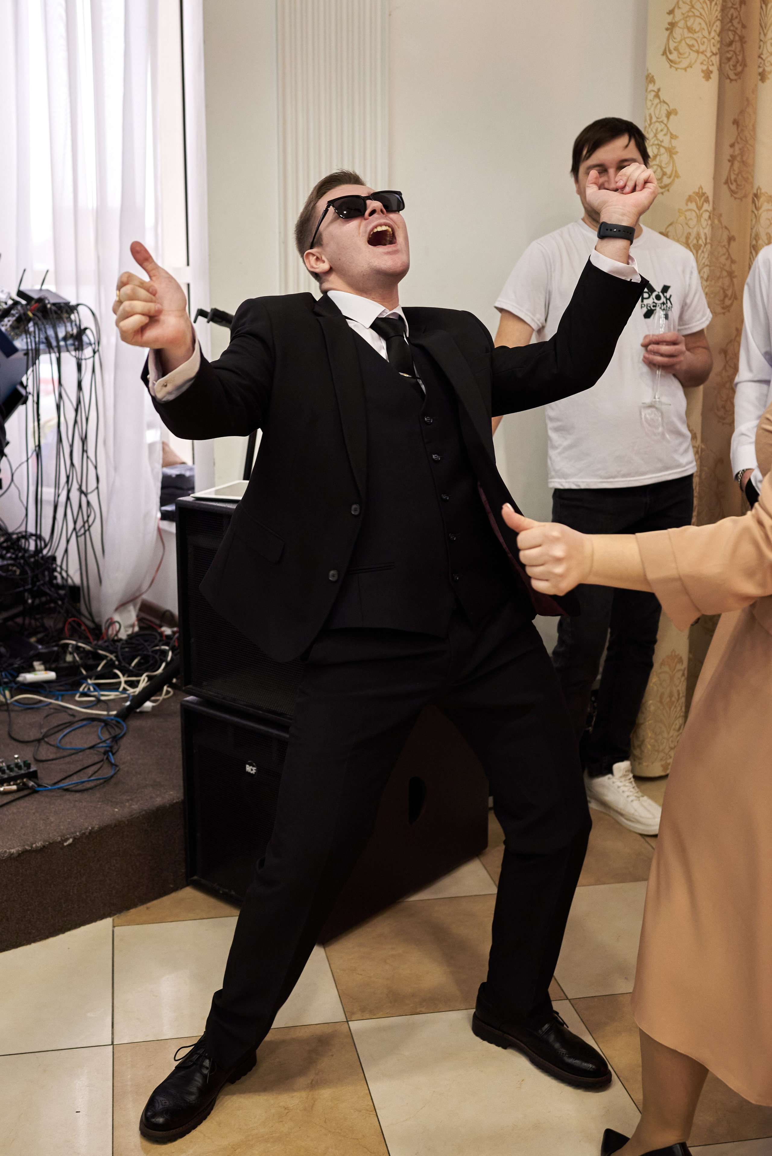 Фотограф Старый Оскол, свадебный фотограф на мероприятие. Профессиональный фотограф Старый Оскол, Губкин — свадьба, венчание, крещение, юбилей и день рождения