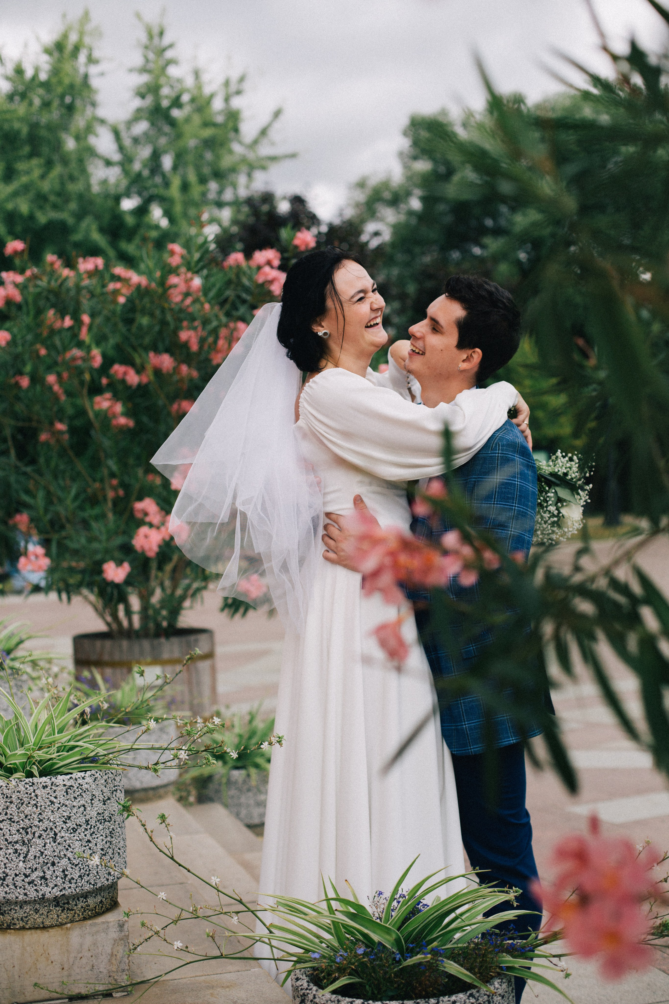 Примеры свадебных фотографий, позы для свадебной съёмки