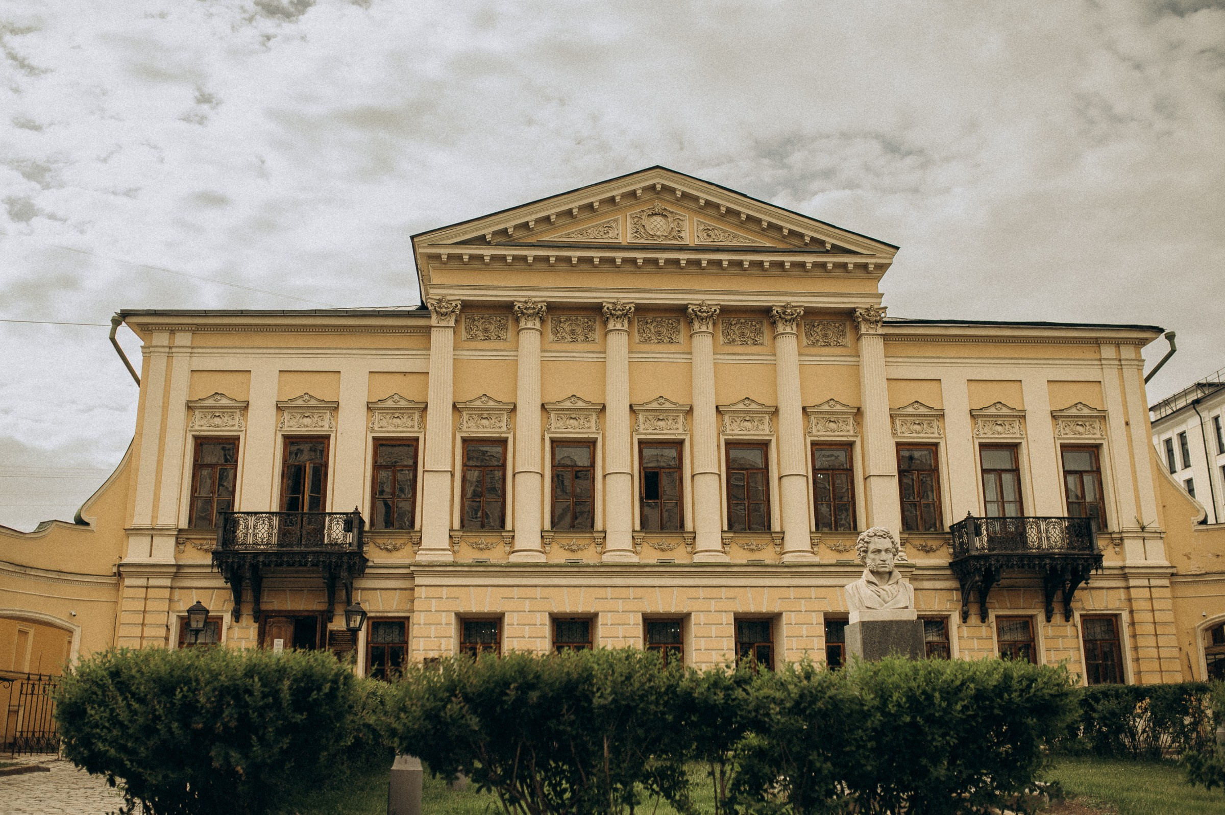 Роспись в Библиотеке имени Пушкина. Красивые загсы Москвы, адреса счастья. Свадебный и семейный фотограф в Москве Гоцман Анастасия