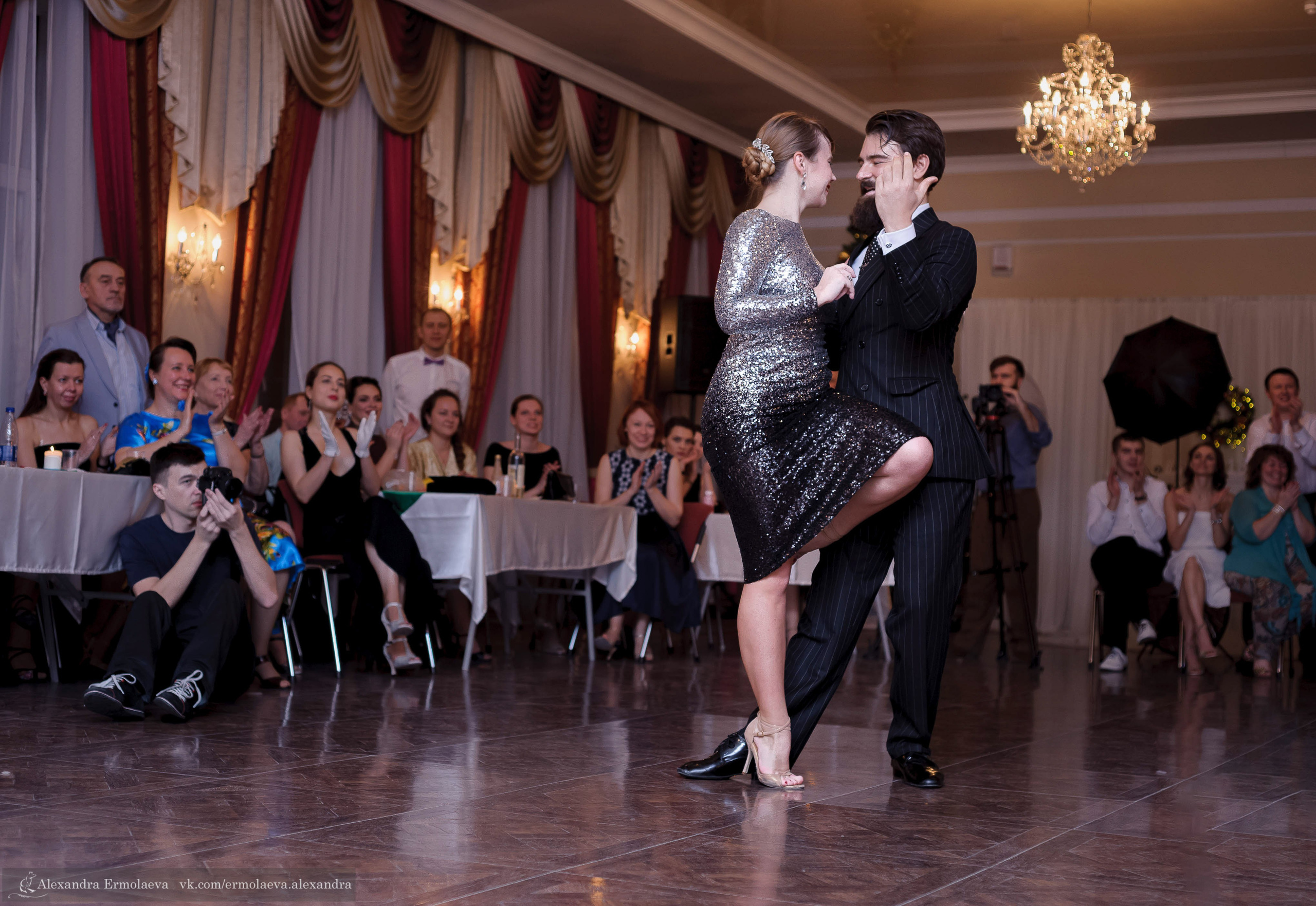 ВЗРОСЛЫЙ РЕПОРТАЖ. Приветствую! Меня зовут Александра, я занимаюсь репортажной и предметной съемкой в Красноярске