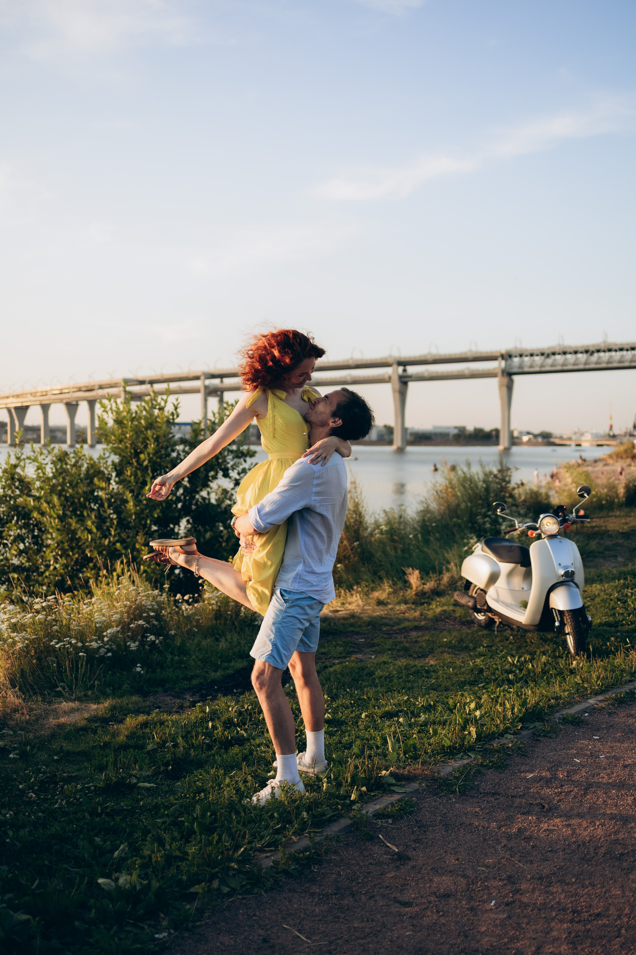 Фотосессия Love story c мопедом. Семейный и детский фотограф в Санкт-Петербурге Павлова Елена