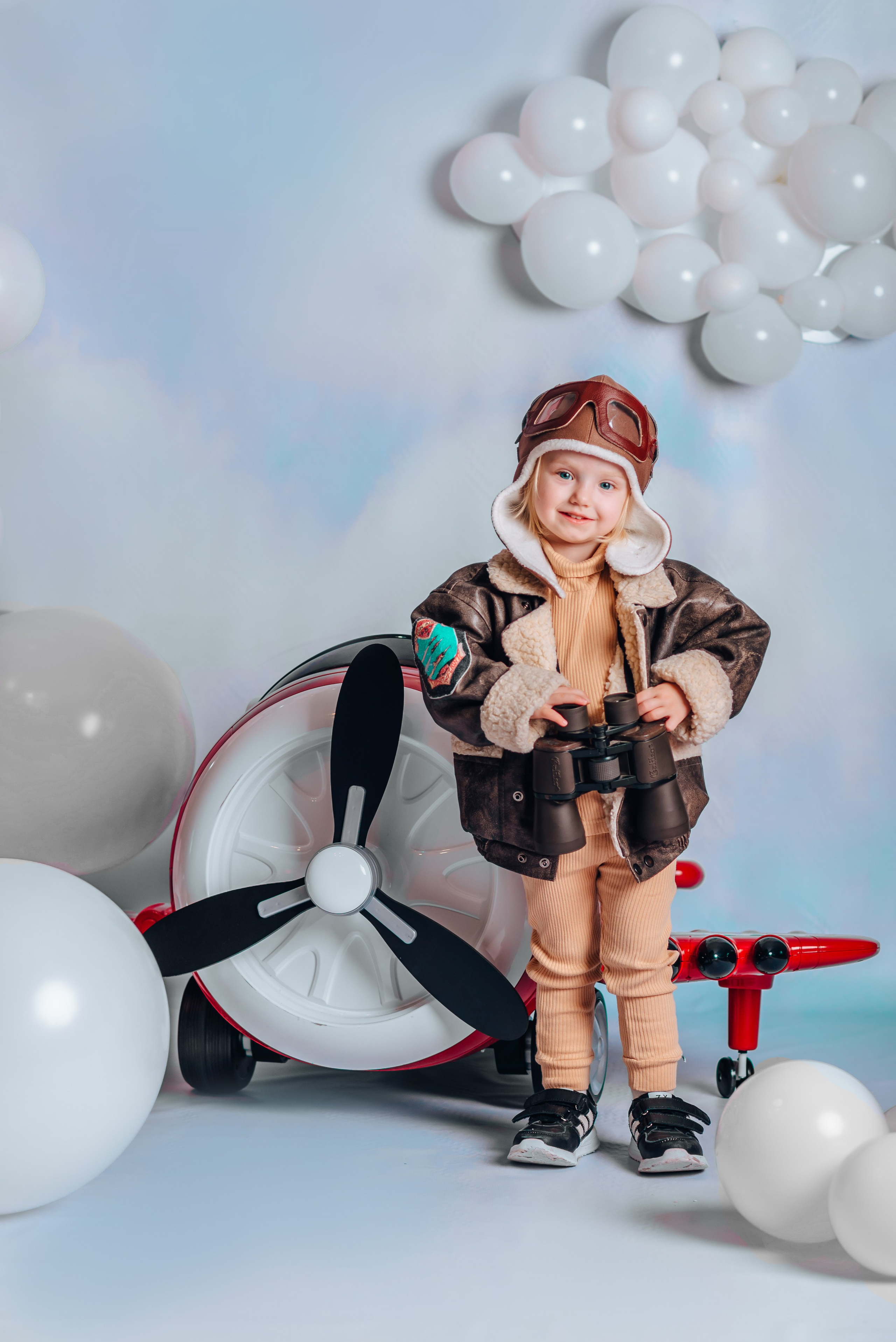 электросамолет. подойдет от 1 года до 6 лет. Аренда 1000р