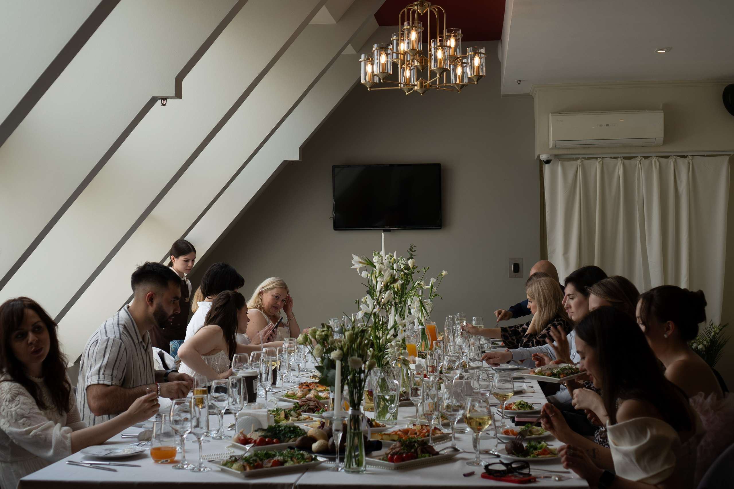 СВАДЕБНЫЙ БАНКЕТ НА ВЛАДИМИРСКОЙ В САНКТ-ПЕТЕРБУРГЕ (КАМЕРНАЯ СВАДЬБА). Профессиональный фотограф, Санкт-Петербург — Виктория Богомолова