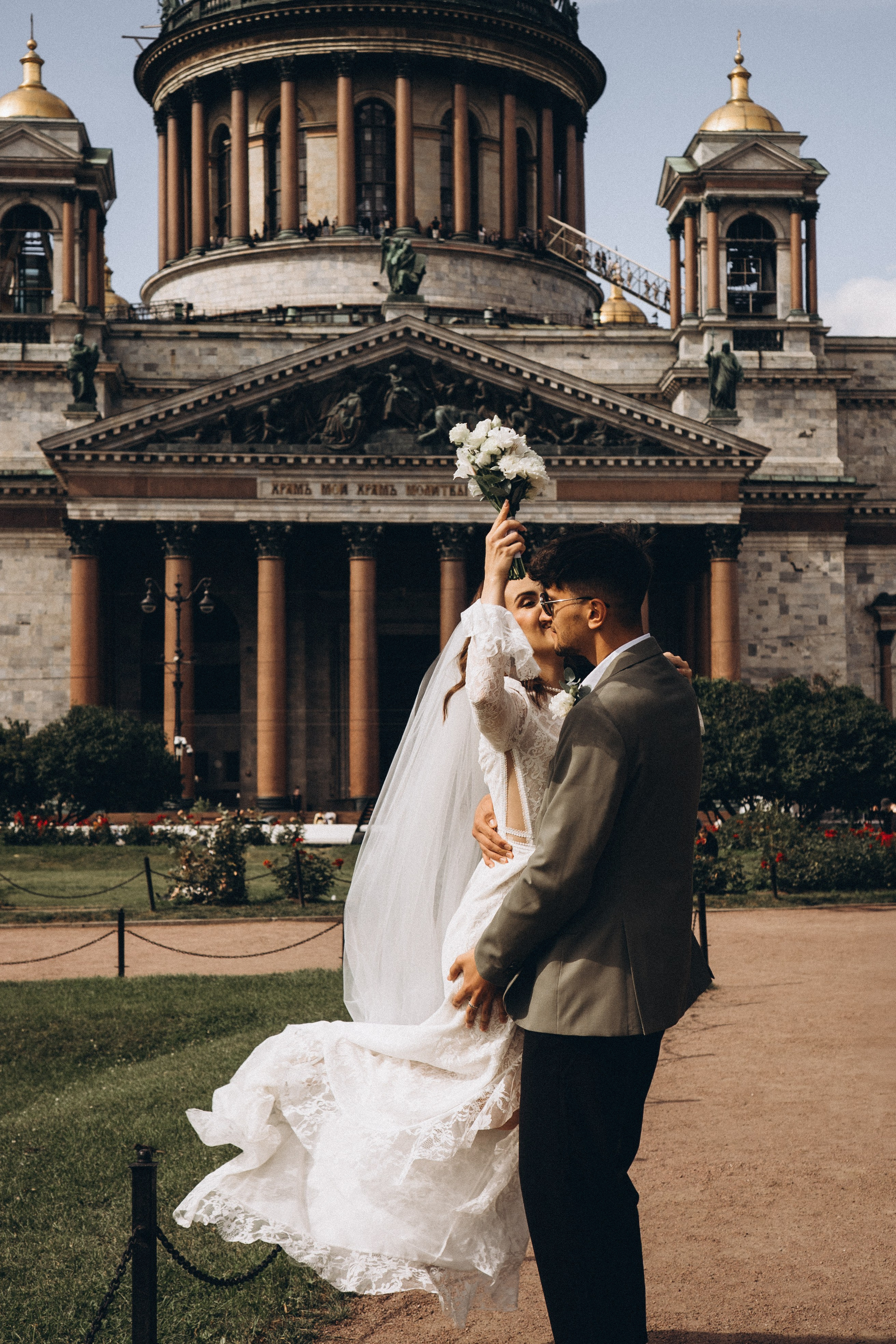 СВАДЕБНАЯ ПРОГУЛКА ВОЗЕ ИСАИКЕВСКОГО СОБОРА АСТОРИИ И ЗАКОНОДАЛЕТНОГО СОБРАНИЯ. Профессиональный фотограф, Санкт-Петербург — Виктория Богомолова