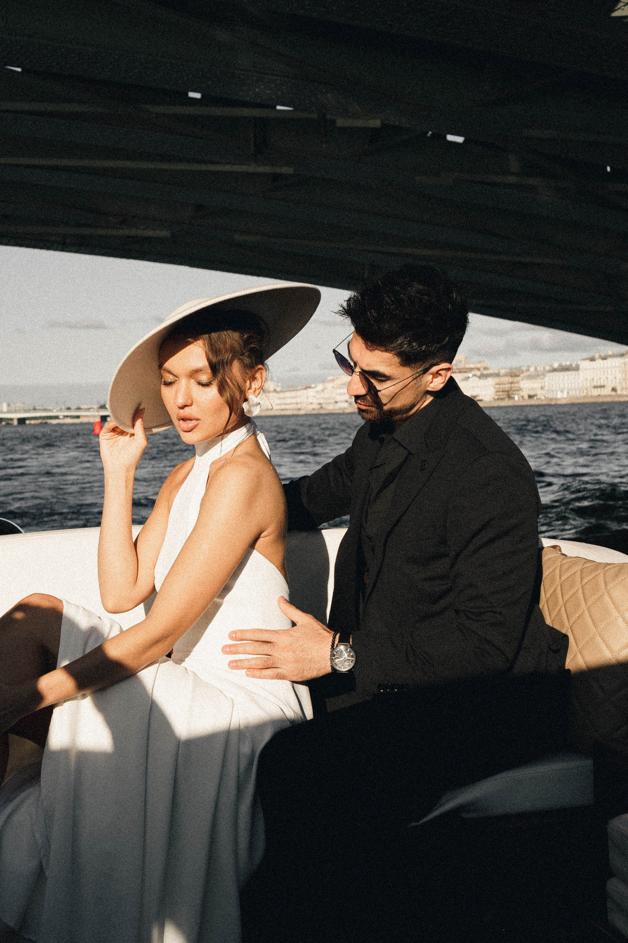 СВАДЕНБНАЯ СЬЕМКА НА КАТЕРЕ ПО КАНАЛАМ САНКТ-ПЕТЕРБУРГА И В АКВАТОРИИ НЕВЫ. Профессиональный фотограф, Санкт-Петербург — Виктория Богомолова