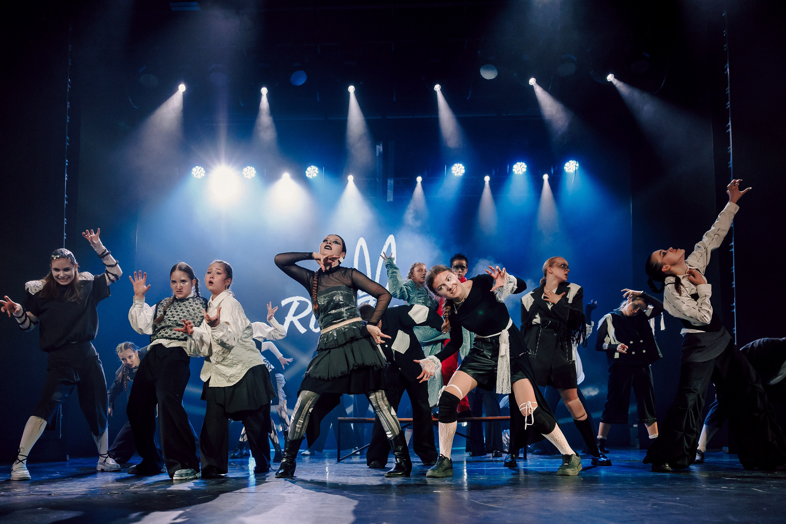 Отчётный концерт танцевальной школы «Red Rabbits» 2025. Лёшка Варзегов — фотограф