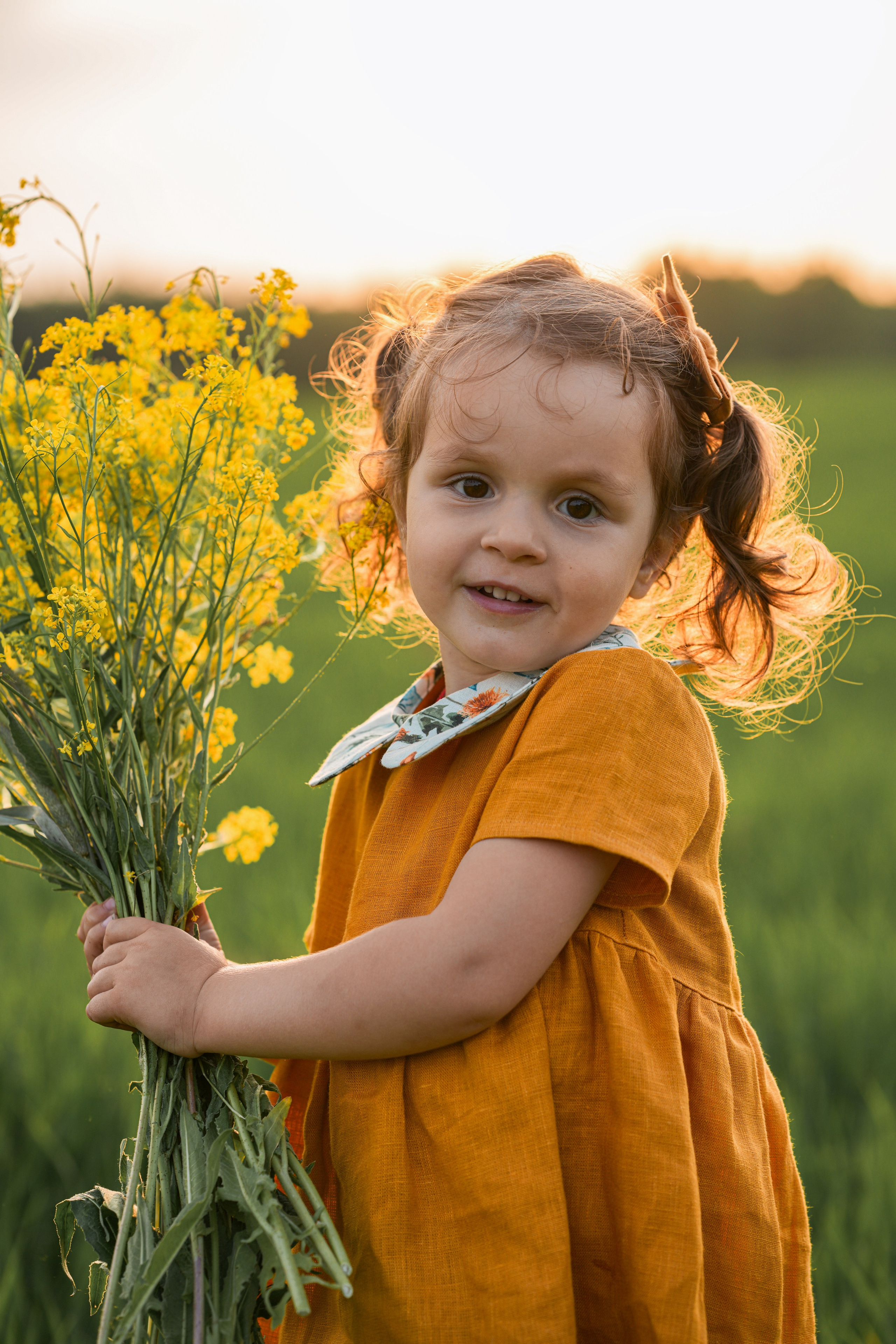 Ксюшенька, Кристиночка и Кирюшенька в поле. Семейный и портретный фотограф в Санкт-Петербурге Татьяна Гримоть
