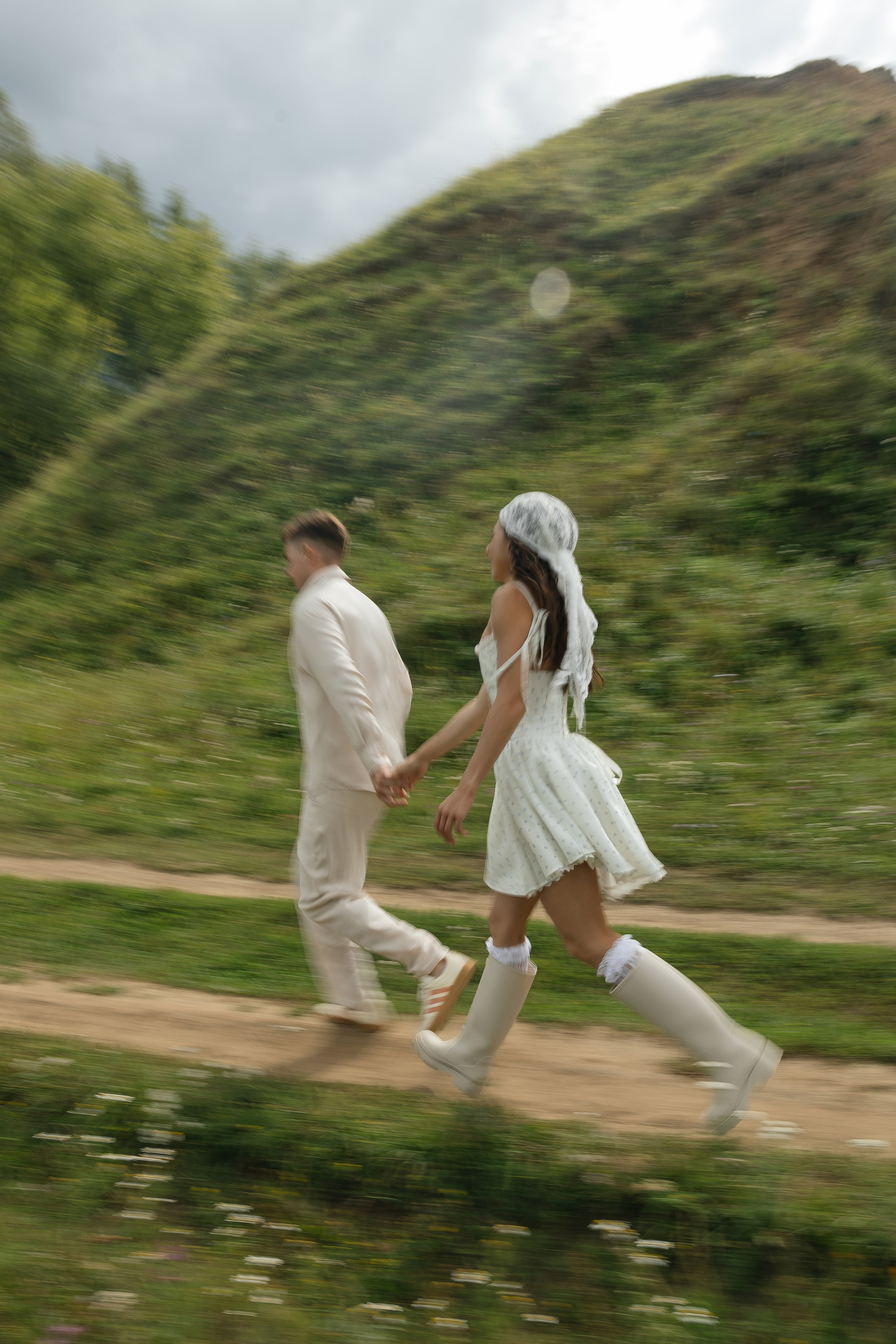 Rain falls down. Главная