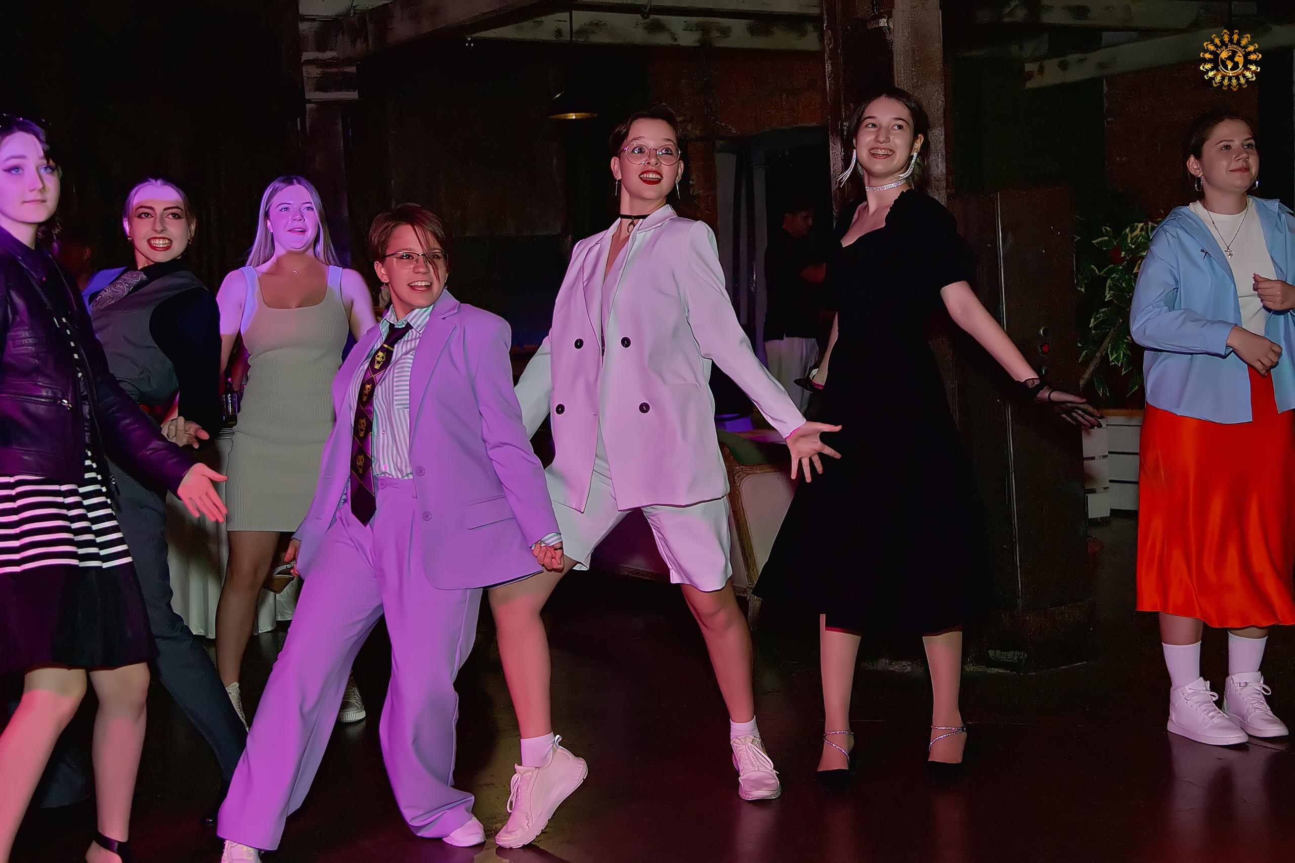 Выпускной 2023 (9-й класс, школа № 46). Loft Urban. Москва. Репортажная съемка в Москве и области. Анималистика