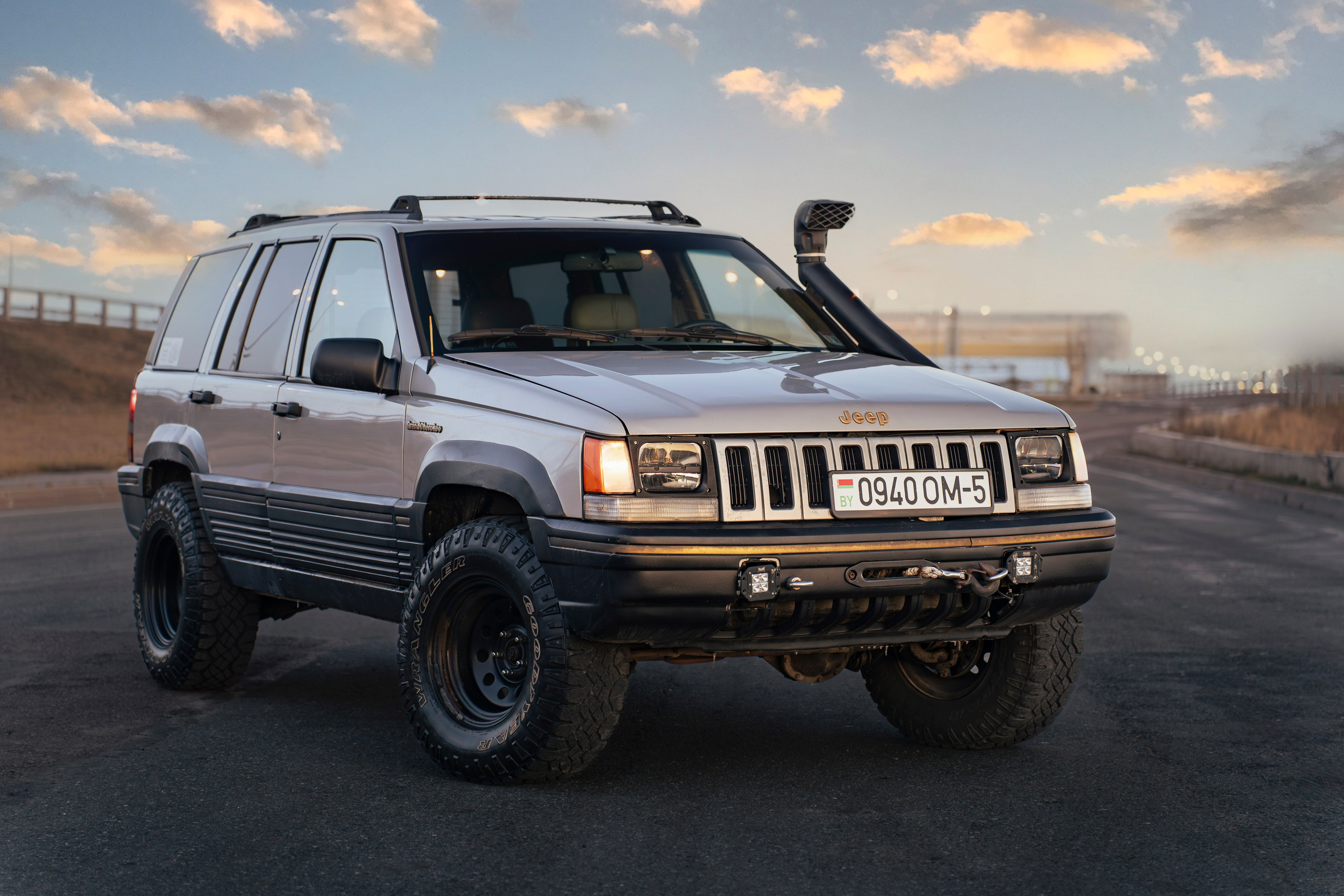 Jeep Grand Cherokee. Автомобильный фотограф в Санкт Петербурге. Евгений Коновалов