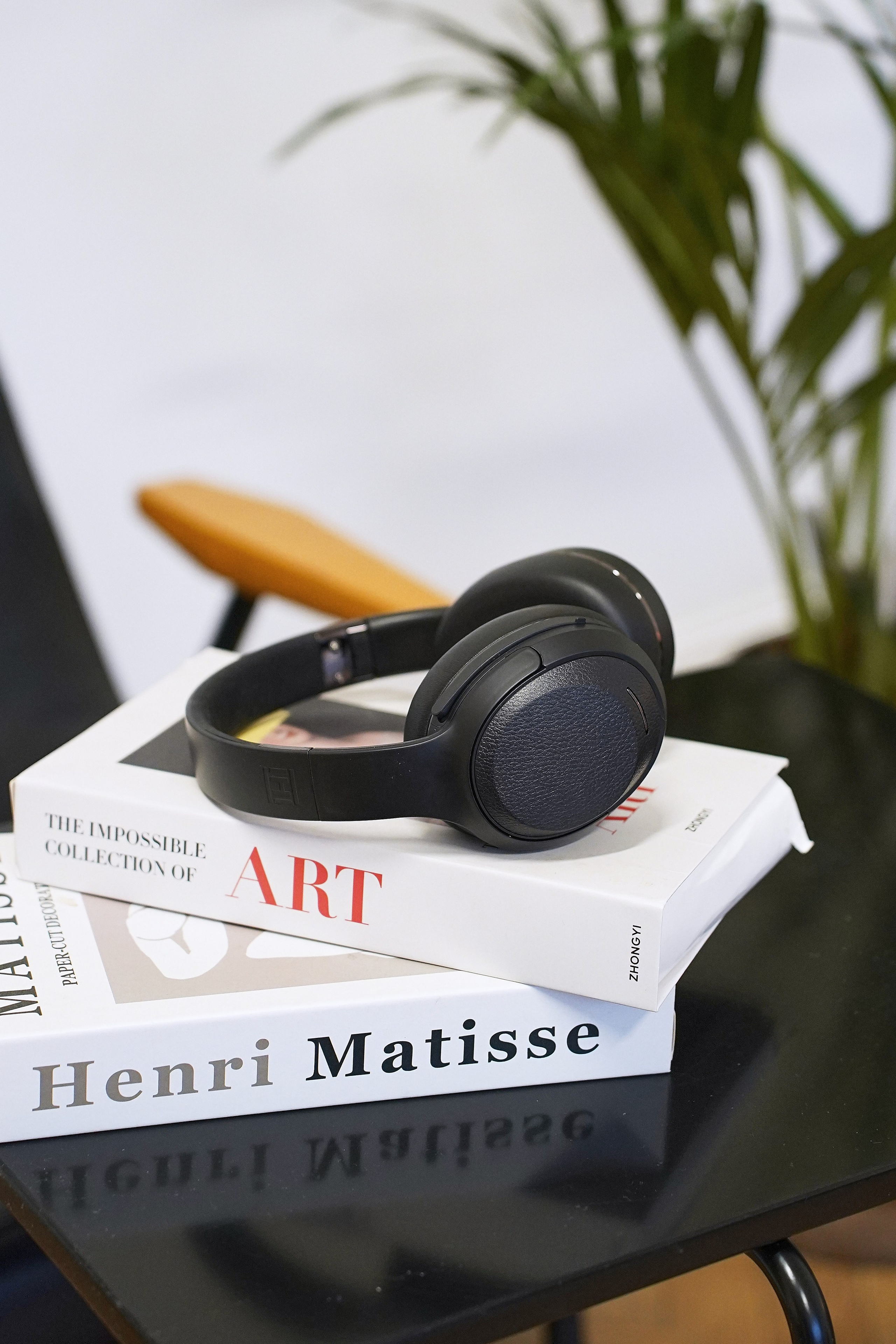 Наушники в интерьере. Фотограф