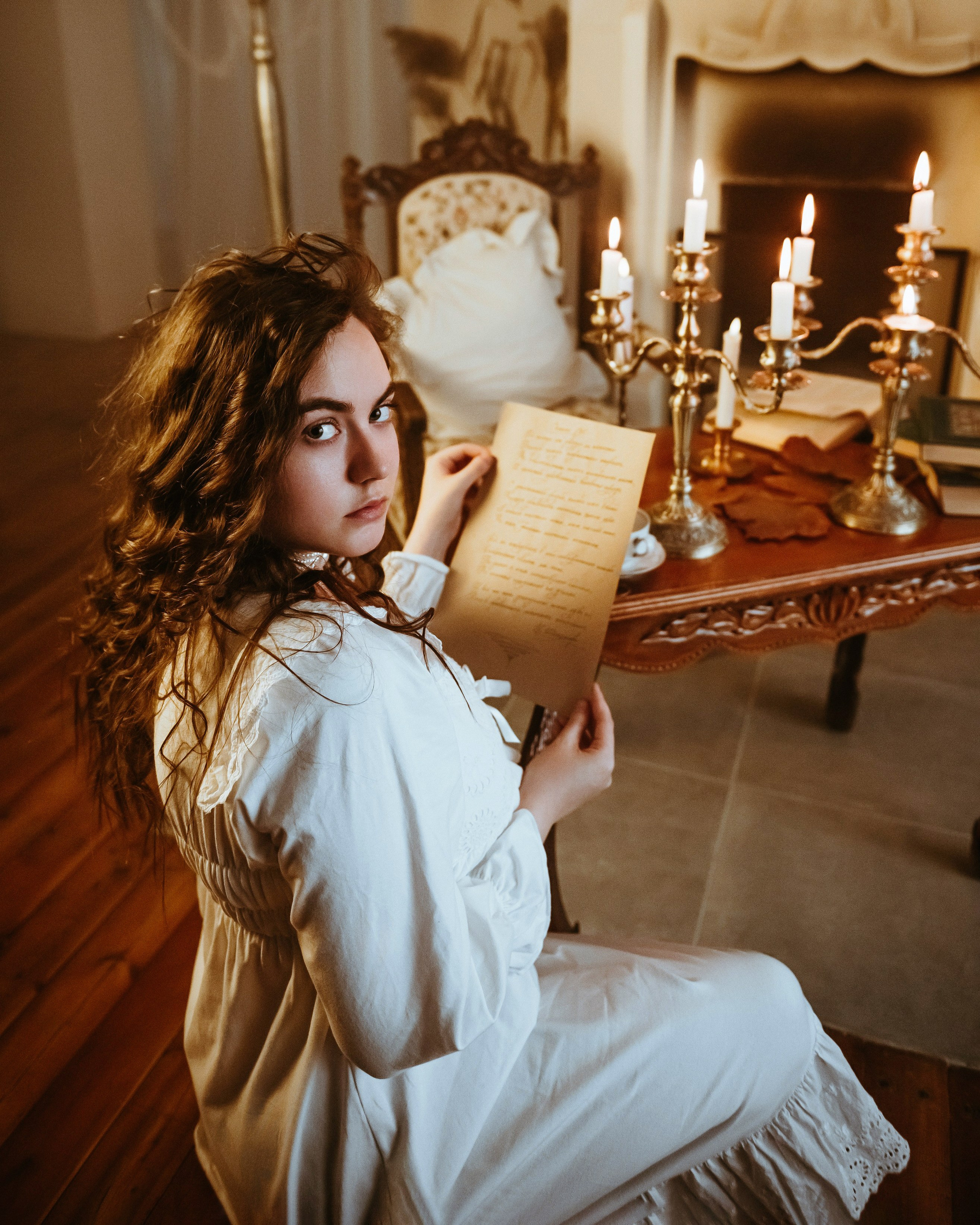 Ретро фотосессия в белом платье в фотостудии LEPOTA в г. Кемерово