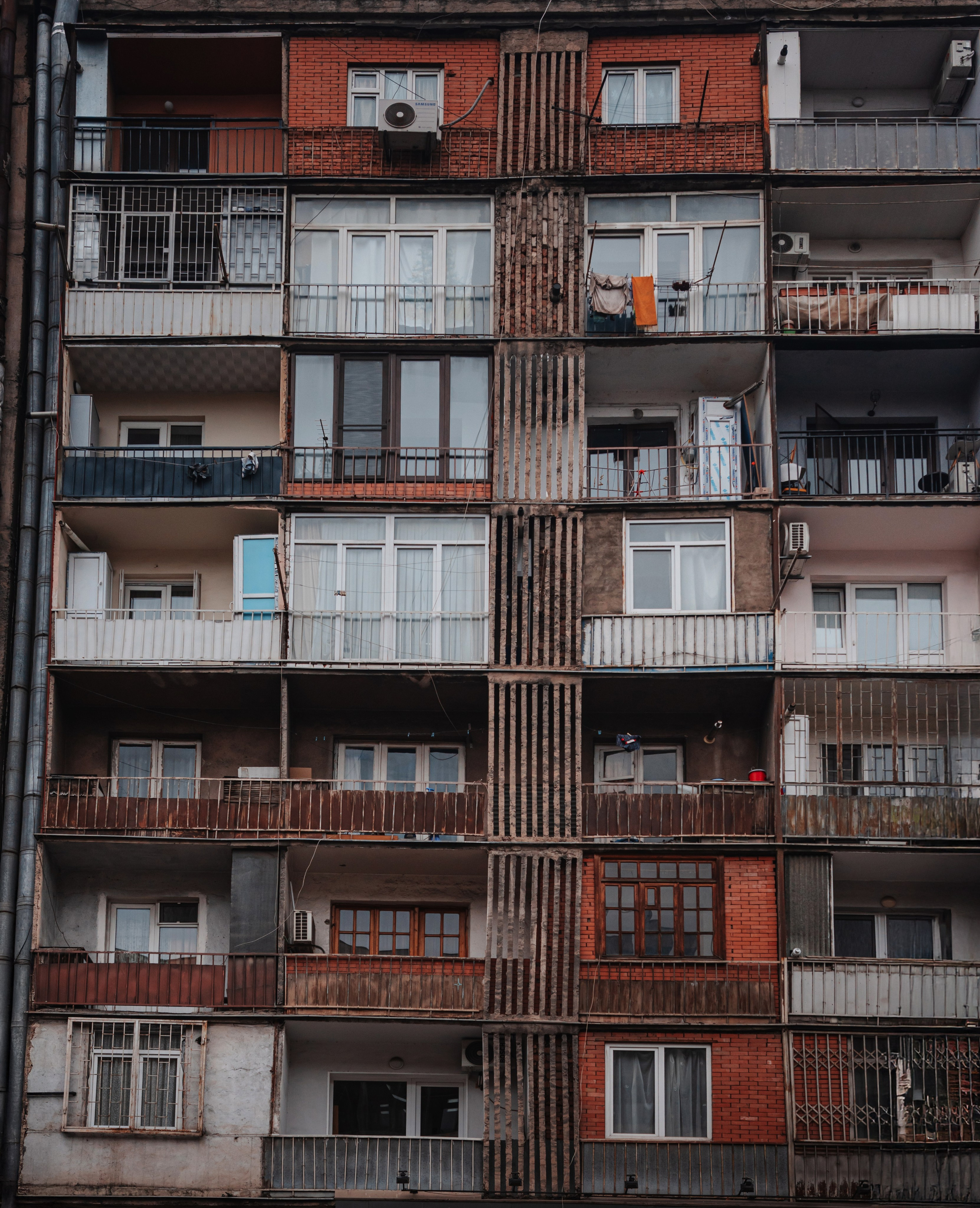 WALKING AROUND TOWN. ANASTASIA SYUTKINA PHOTOGRAPHY