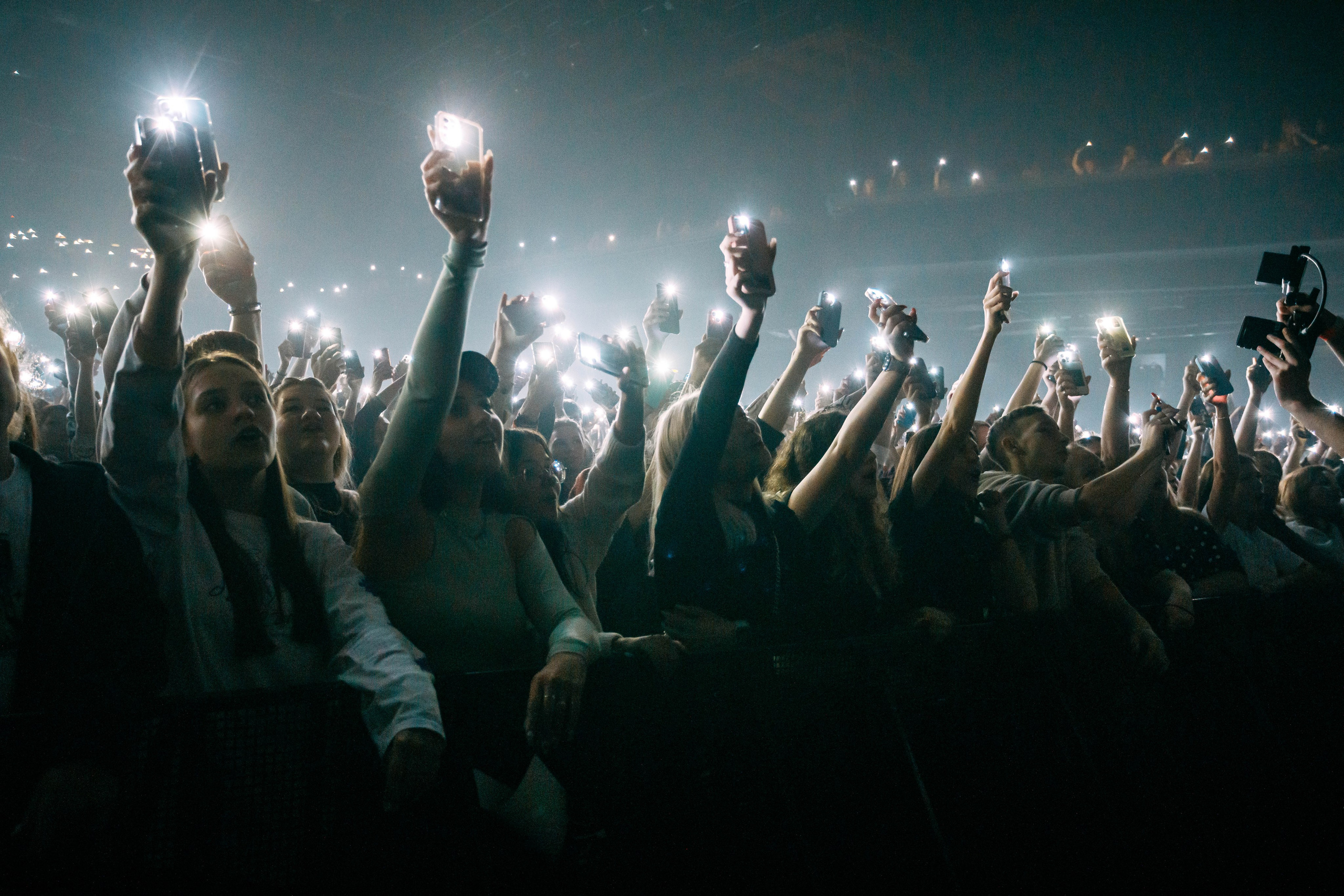 КОСИЧКИ ОТРЕЗАЛА И СОБРАЛА СТАДИУМ