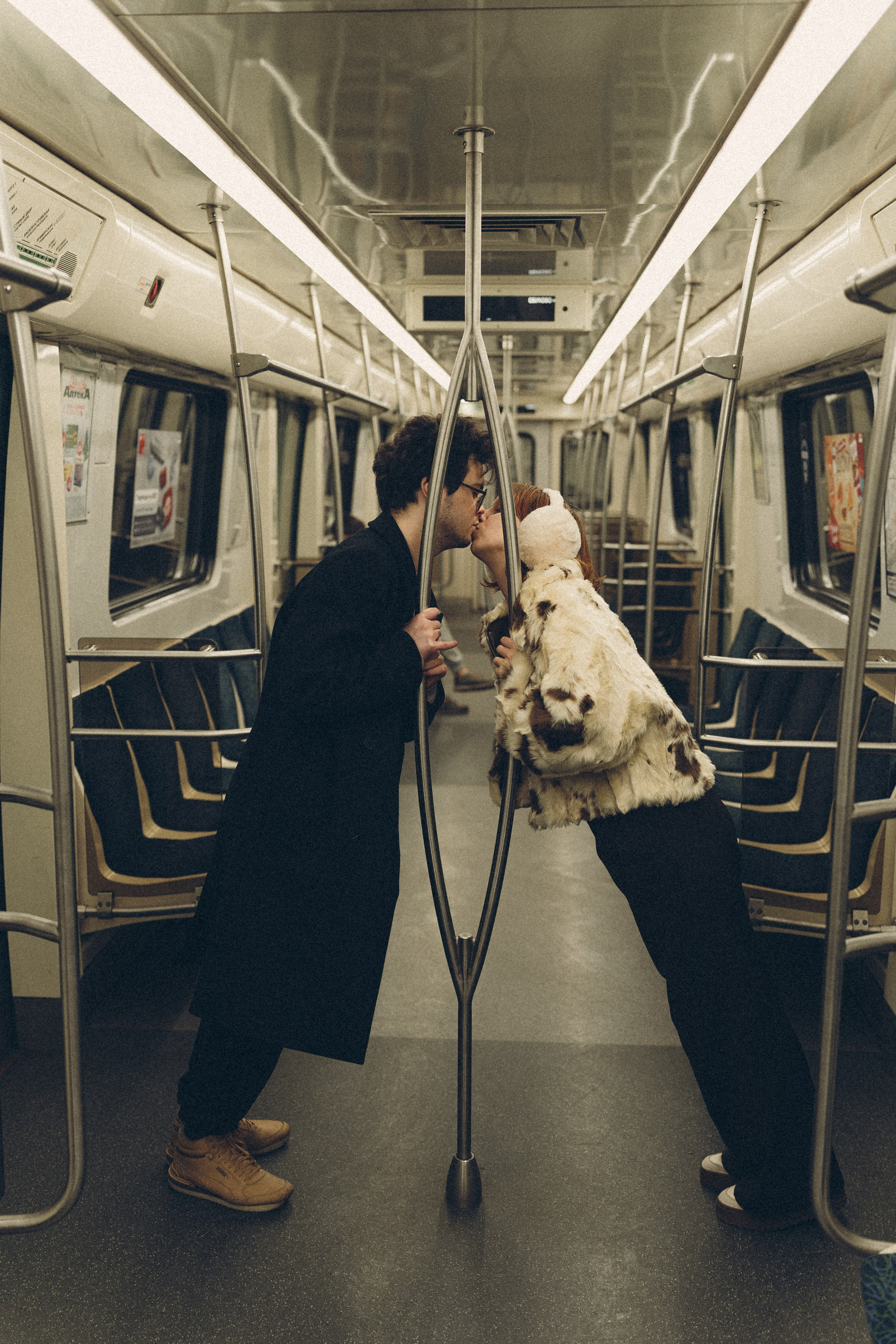 НОВОГОДНЯЯ ФОТОСЕСИИЯ ПАРЫ В МЕТРО ЛЮБОВЬ. Профессиональный фотограф, Санкт-Петербург — Виктория Богомолова