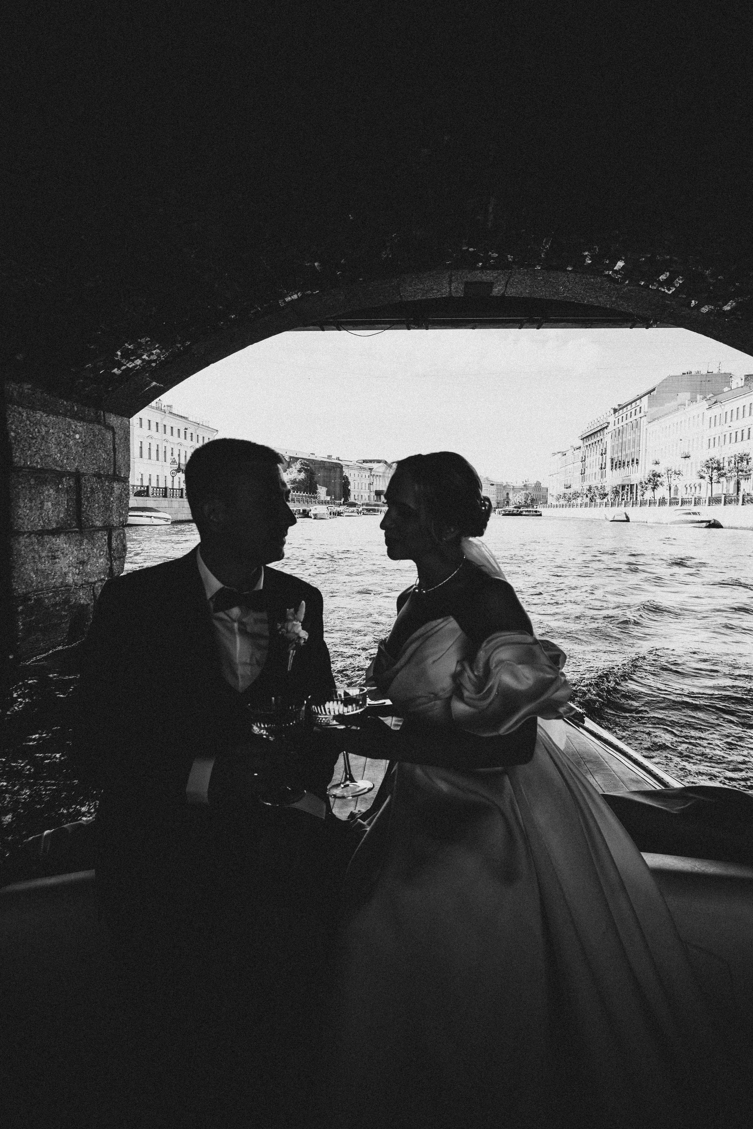 СВАДЕНБНАЯ СЬЕМКА НА КАТЕРЕ ПО КАНАЛАМ САНКТ-ПЕТЕРБУРГА И В АКВАТОРИИ НЕВЫ. Профессиональный фотограф, Санкт-Петербург — Виктория Богомолова