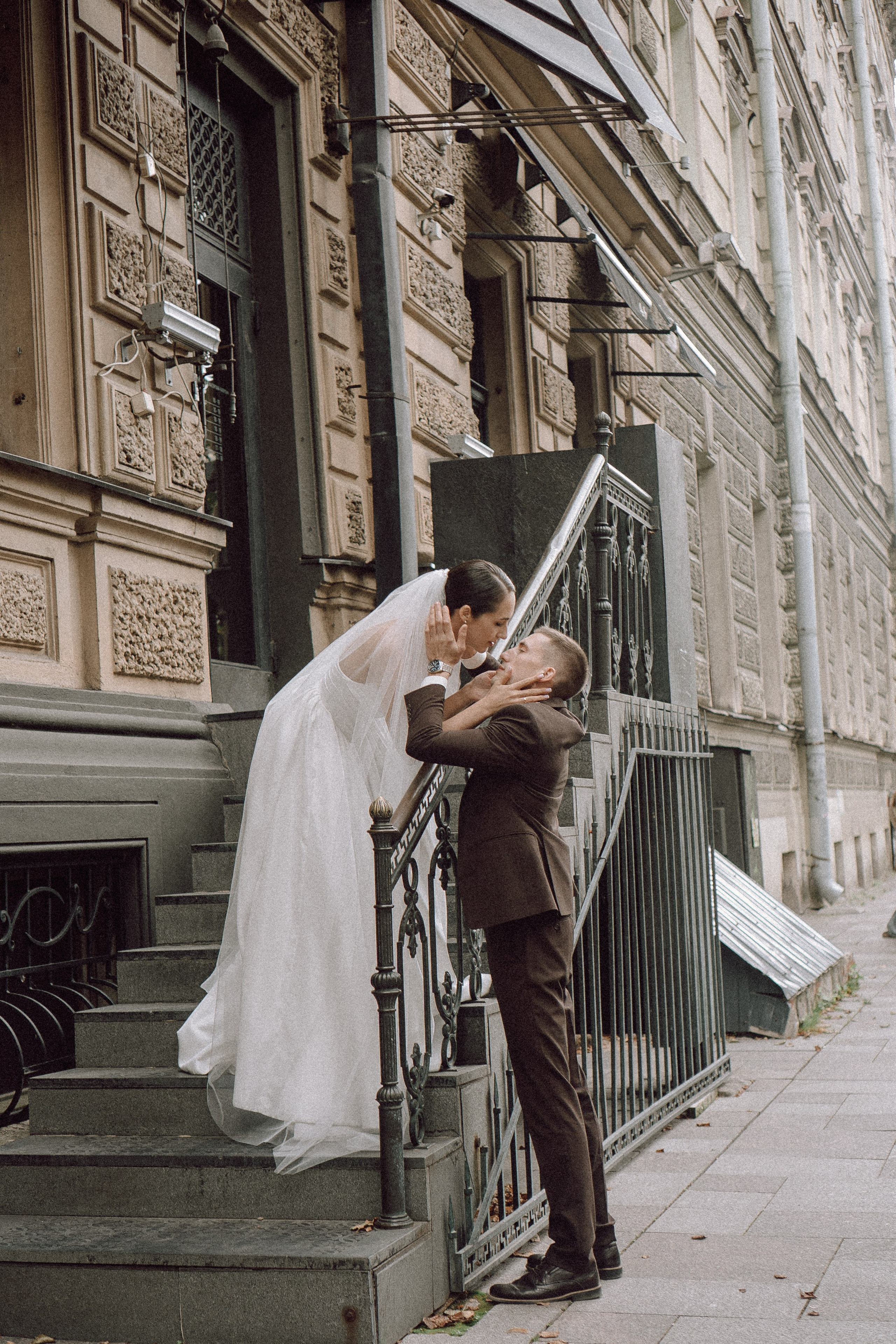 СВАДЕБНАЯ ПРОГУЛКА В САНТК-ПЕТЕРБУРГЕ (ИСАКИЕВСКИЙ СОБОР, ЗИМНЯЯ КАНАВКА, ЭРМИТАЖ И БОЛЬШАЯ МОРСКАЯ УЛИЦА). Профессиональный фотограф, Санкт-Петербург — Виктория Богомолова