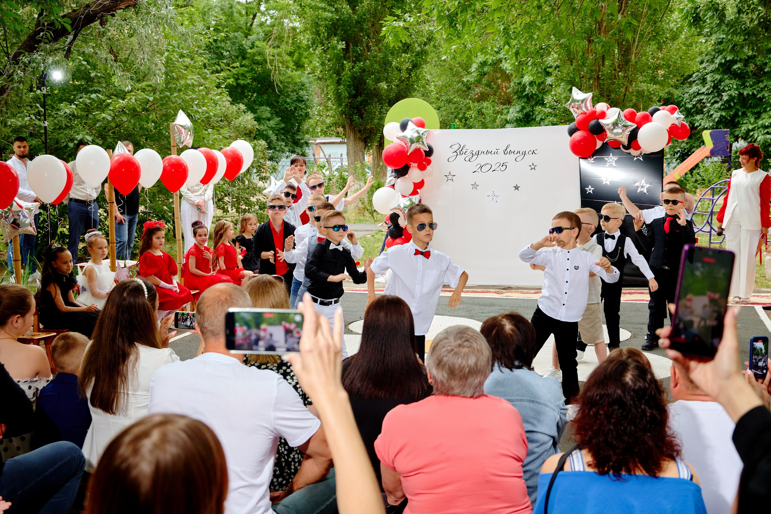 Выпускной 45 сад. Фотограф Выпускные альбомы Таганрог Сергей Коробченко