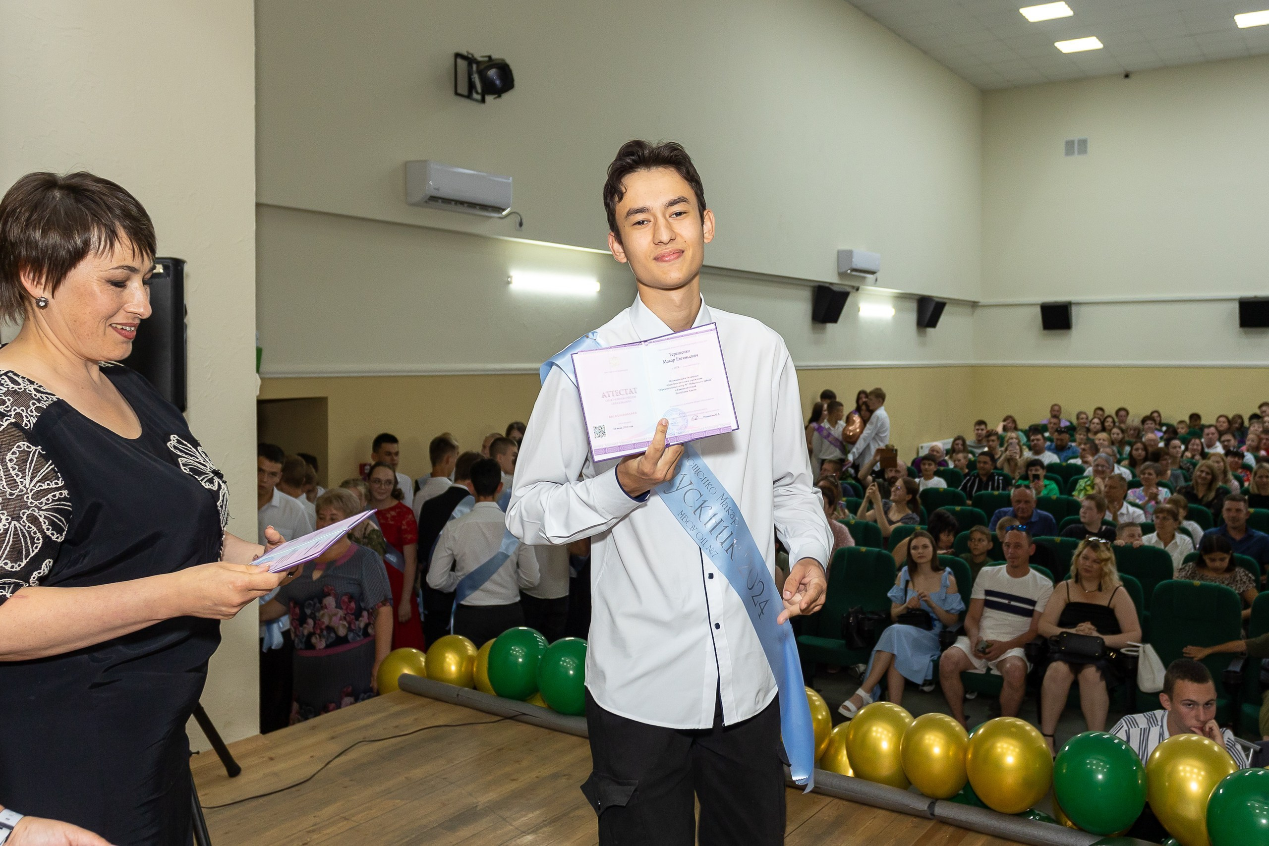 Вручение аттестата и выпускной вечер. Выпускные альбомы Майкоп, Краснодар Елена Золотарева