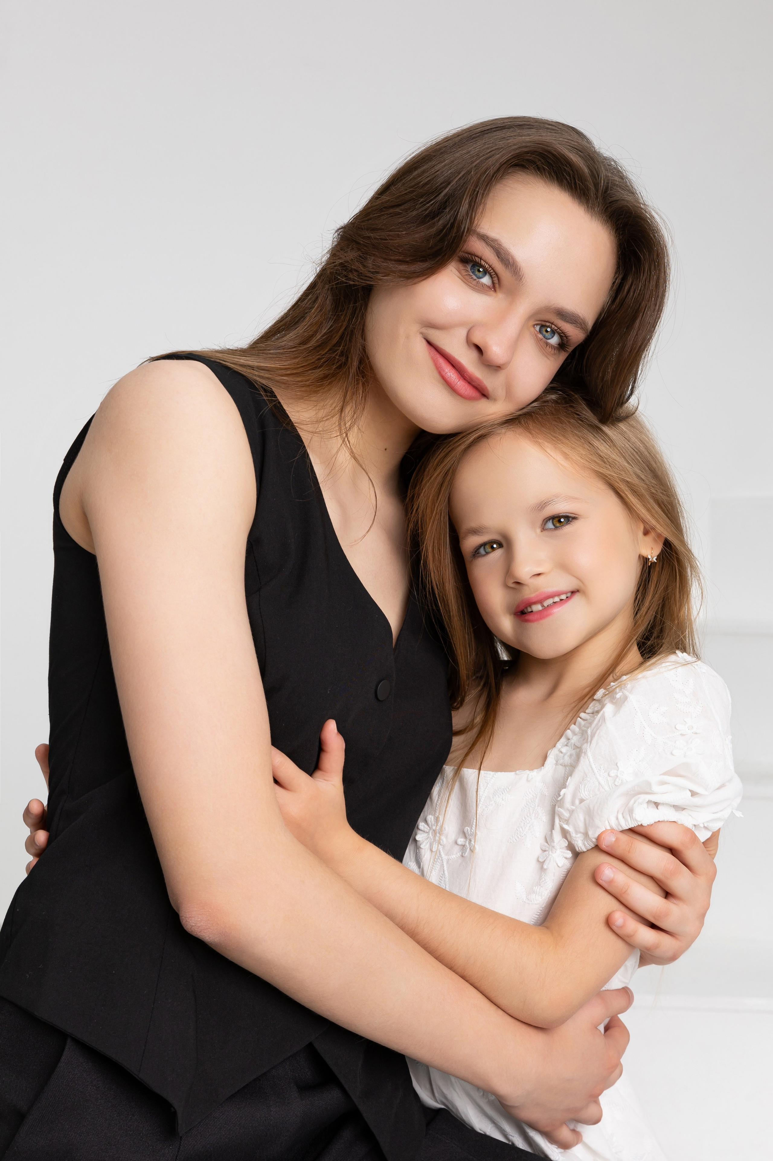 Эмоциональная и элегантная фотосессия мамы с дочками. Трубинова Екатерина | Семейный фотограф | Москва