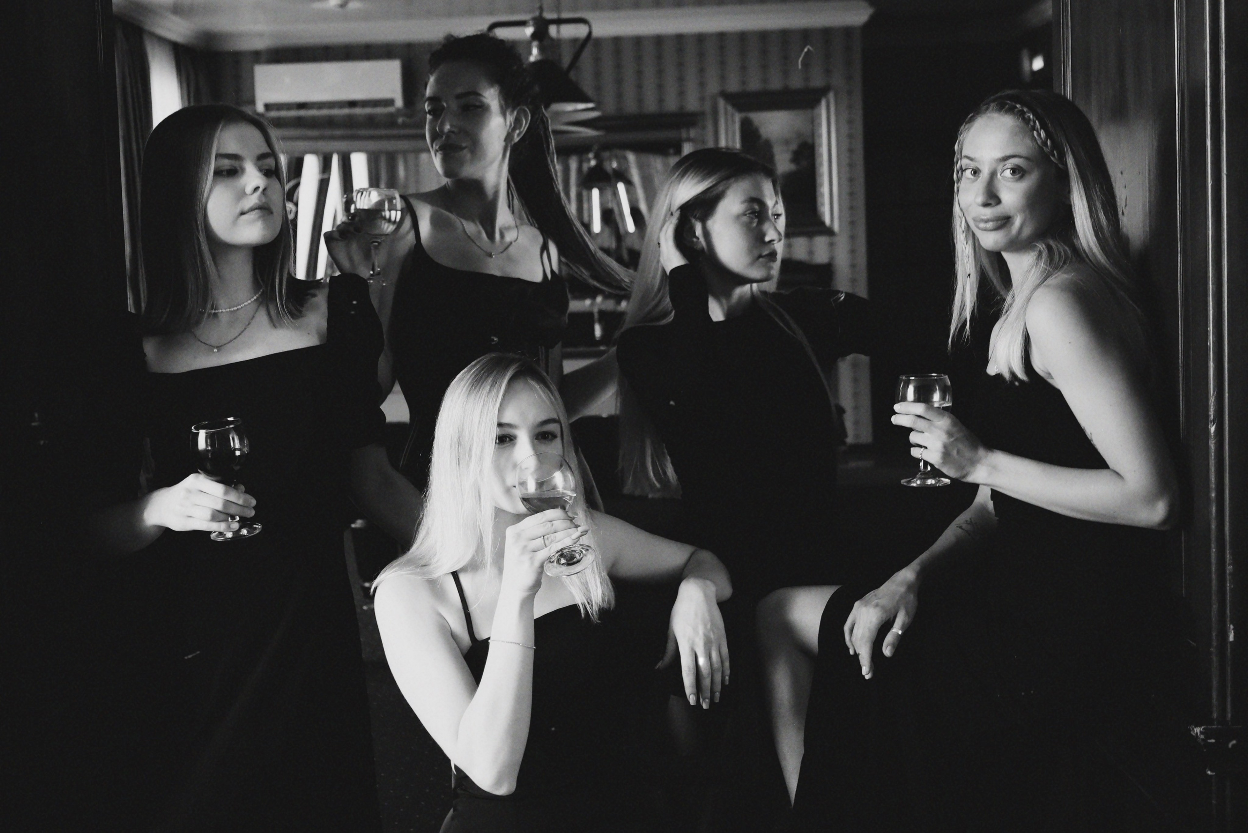 Для Элизы | день рождения в коттедже 🍷. Портретный фотограф в Новосибирске