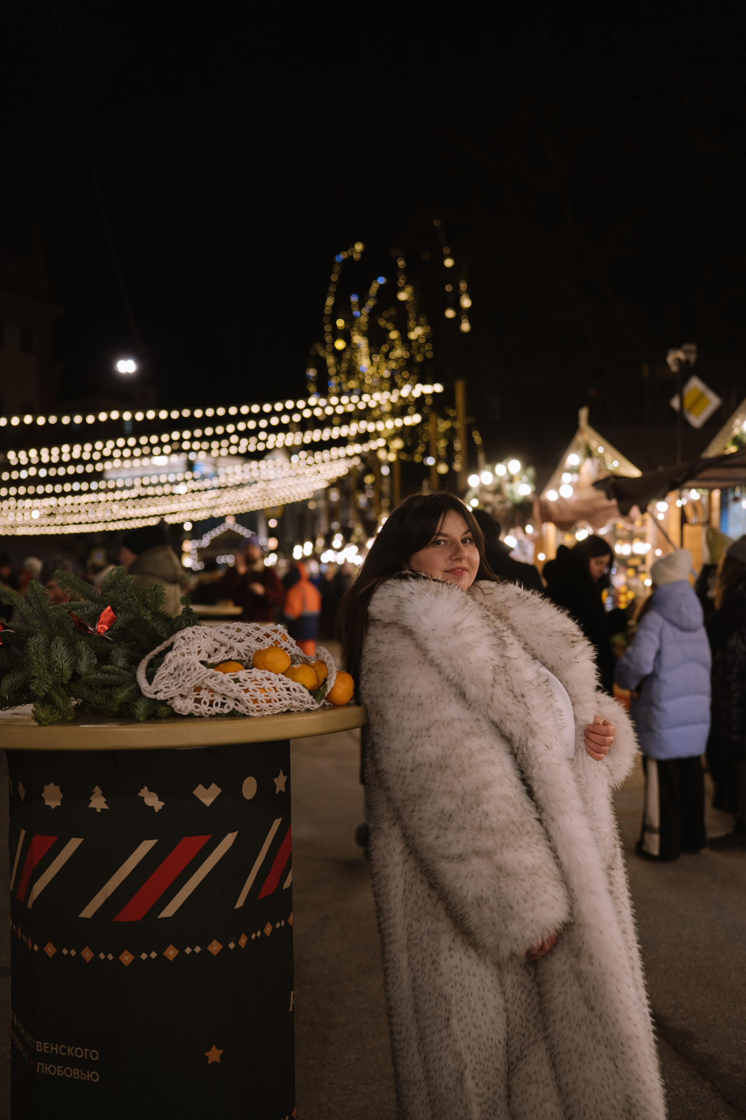 ПРОГУЛКА НА МАНЕЖНОЙ ПЛОЩАДИ ДЛЯ ДЕВУШКИ ПЕРЕД НОВЫМ ГОДОМ (НОВОГОДНЯЯ ФОТОСЕССИИЯ НА МАНЕЖНОЙ ПЛОЩАДИ). Профессиональный фотограф, Санкт-Петербург — Виктория Богомолова