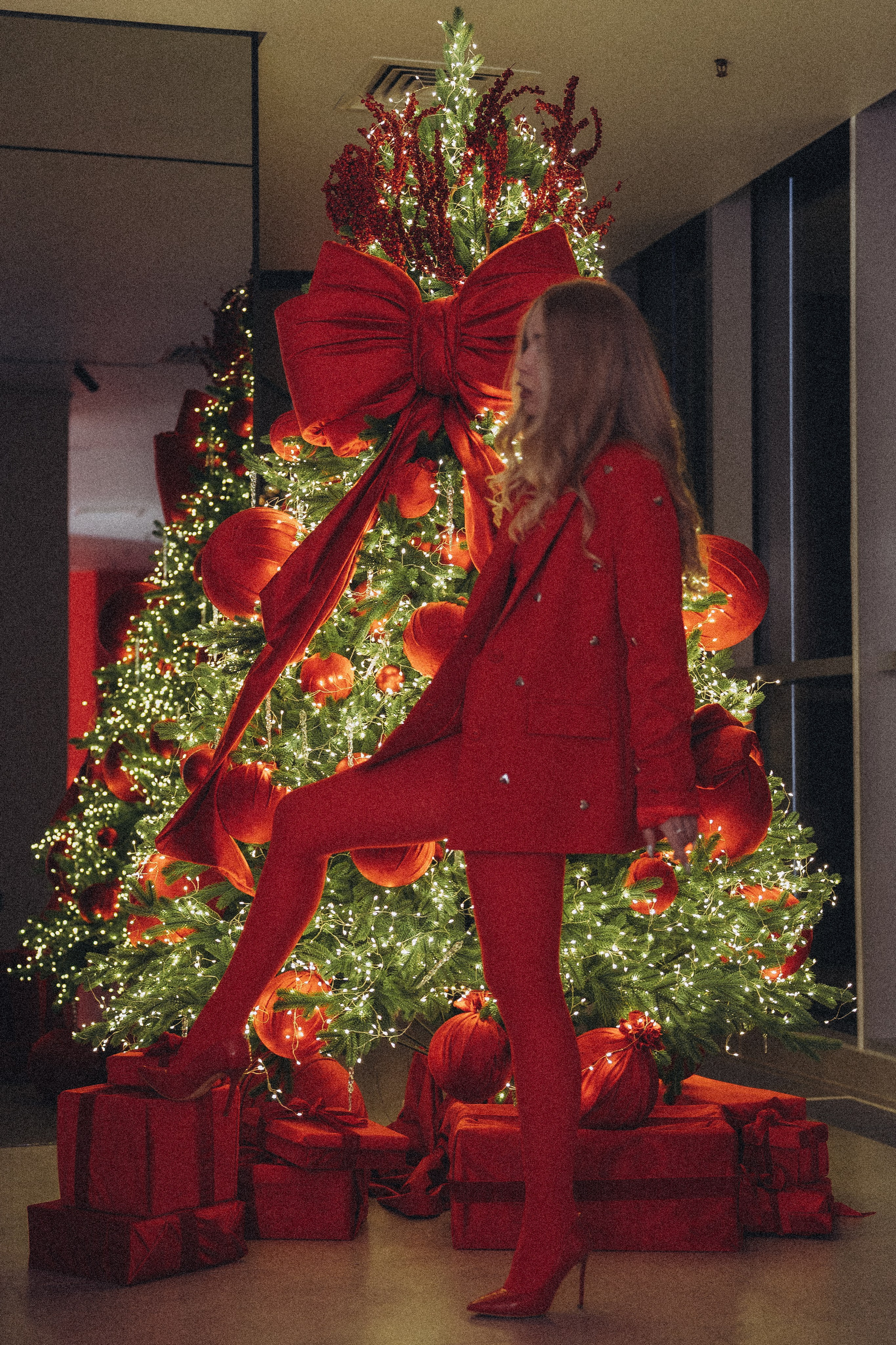 ФОТОСЕССИЯ К НОВОМУ ГОДУ В СТУДИИ С ЕЛОЧКОЙ КРАСИВЫЙ ОБРАЗ. Профессиональный фотограф, Санкт-Петербург — Виктория Богомолова