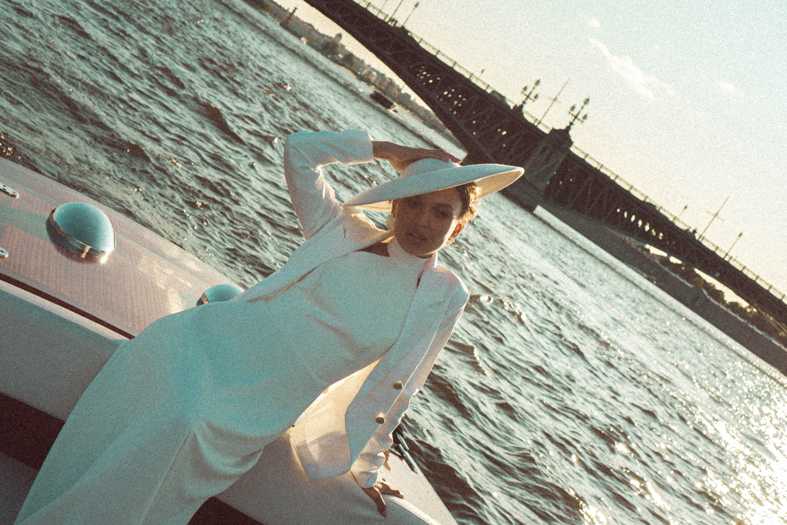 СВАДЕНБНАЯ СЬЕМКА НА КАТЕРЕ ПО КАНАЛАМ САНКТ-ПЕТЕРБУРГА И В АКВАТОРИИ НЕВЫ. Профессиональный фотограф, Санкт-Петербург — Виктория Богомолова