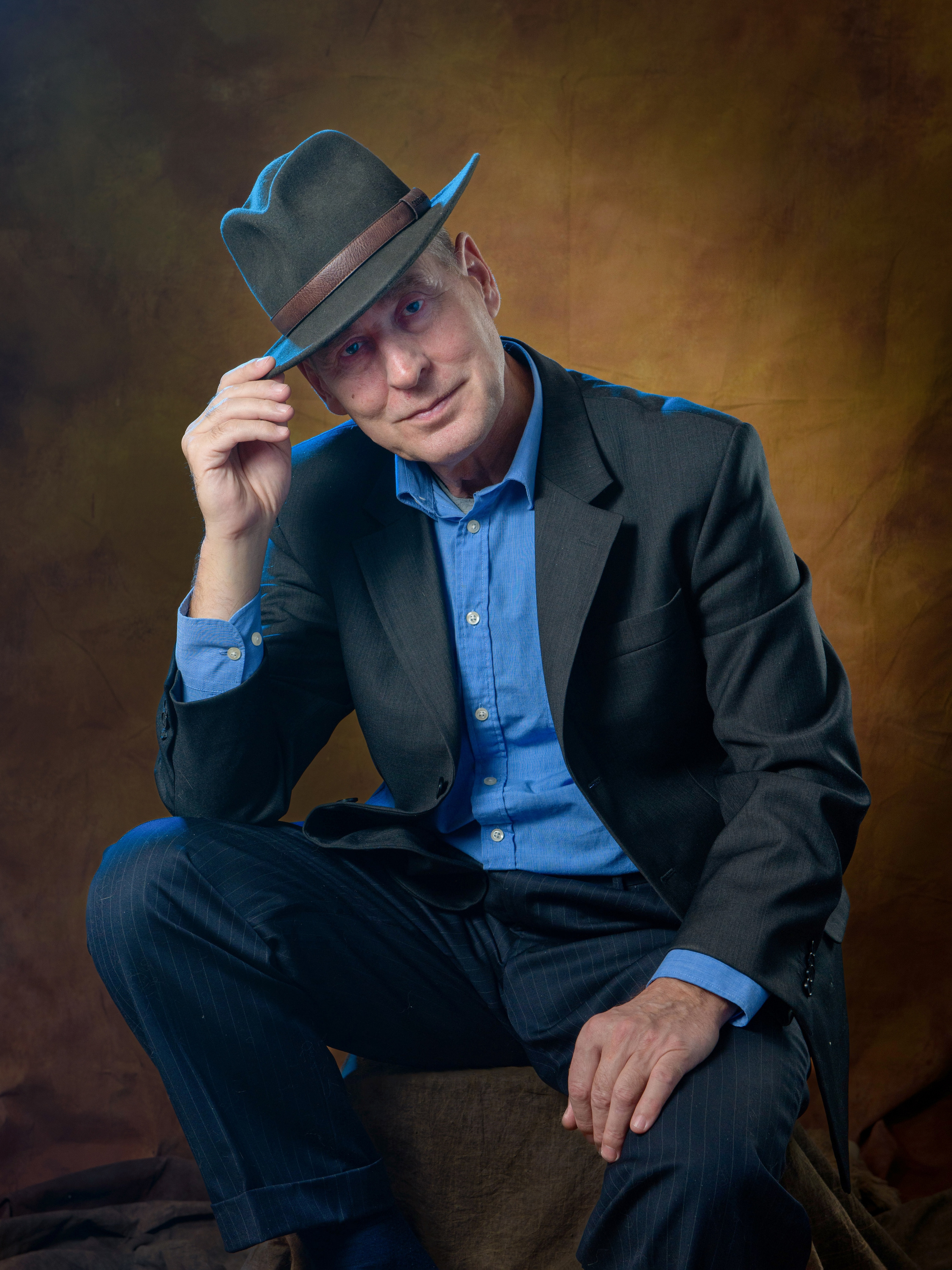 портрет мужчины в шляпе