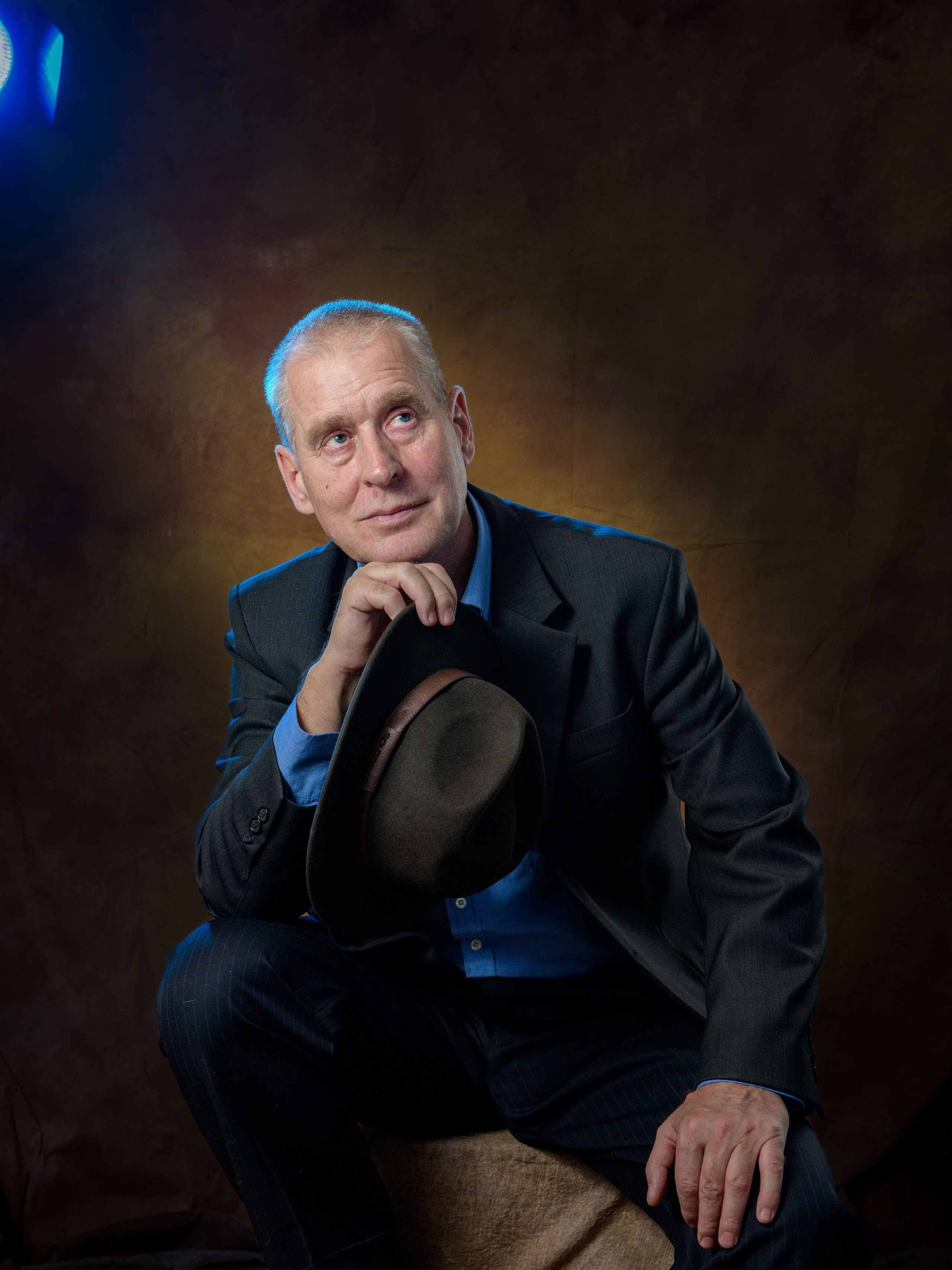 мужской портрет низкий ключ