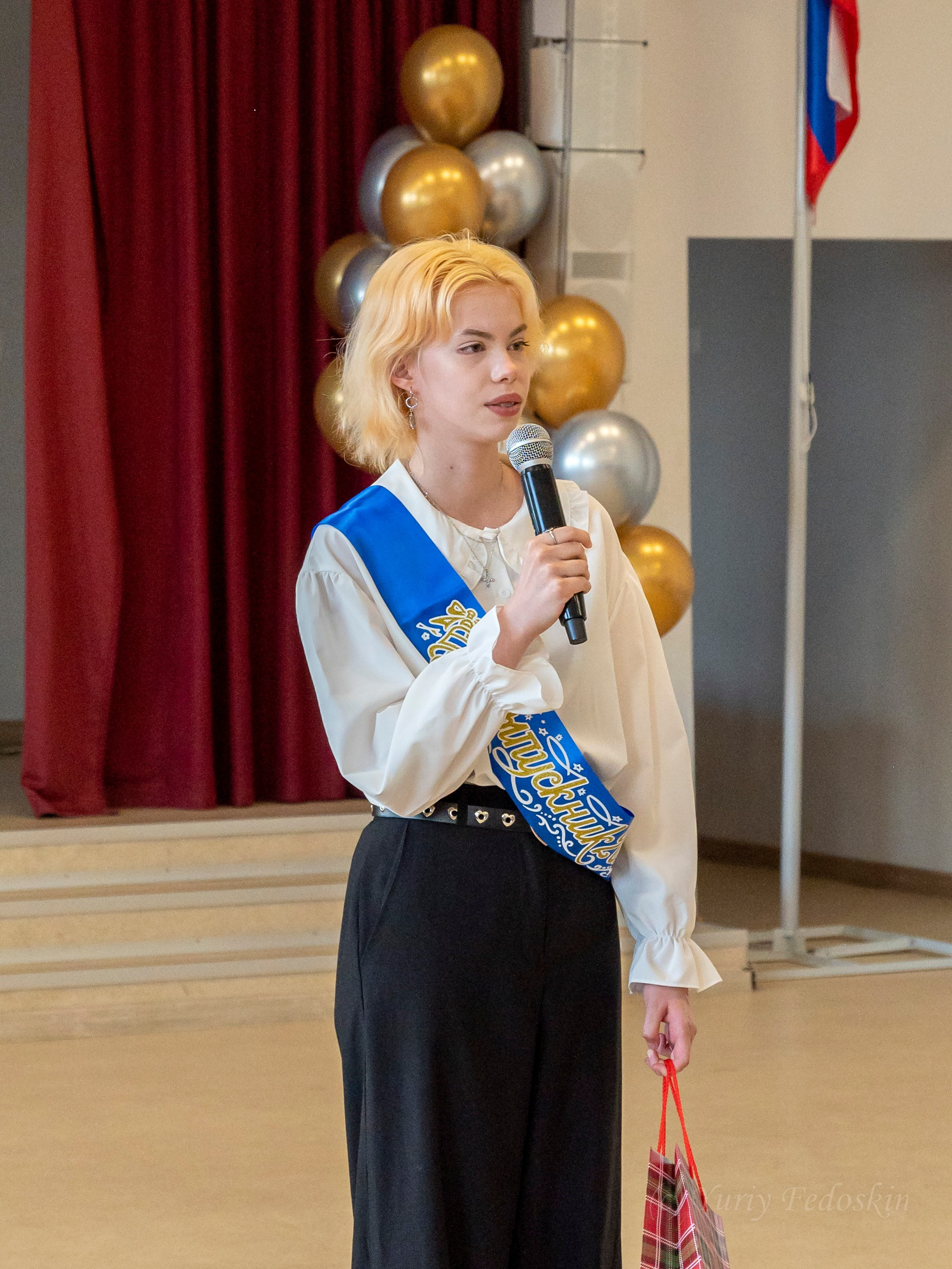Репортаж о выпускном 9 классов в школе № 7 города Королёва, 26.06.24г. Профессиональный фотограф интерьеров в Москве Юрий Федоскин