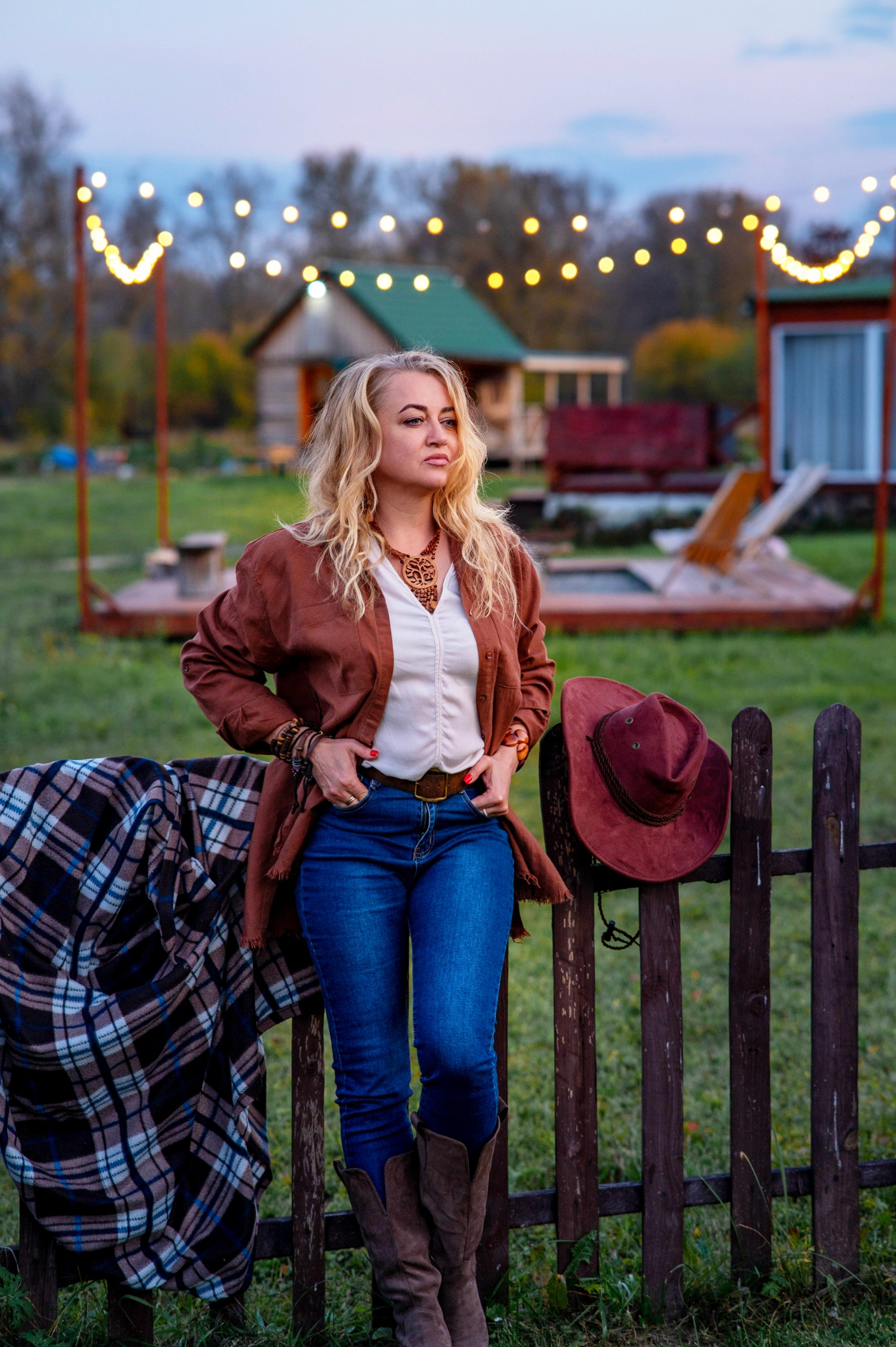 Юлия в осенней природе. Семейный и свадебный фотограф в Абакане Юлия Су