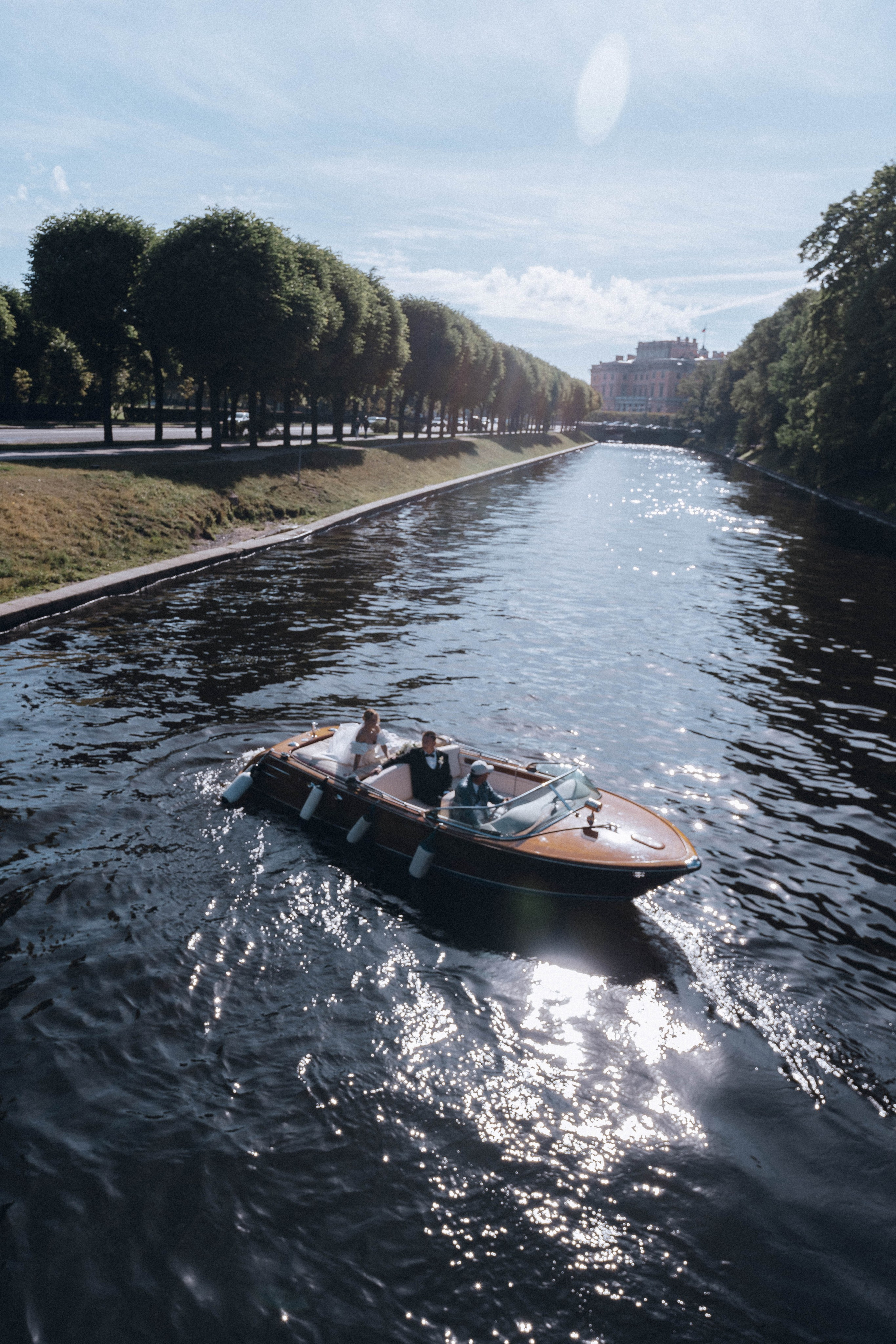 СВАДЕНБНАЯ СЬЕМКА НА КАТЕРЕ ПО КАНАЛАМ САНКТ-ПЕТЕРБУРГА И В АКВАТОРИИ НЕВЫ. Профессиональный фотограф, Санкт-Петербург — Виктория Богомолова