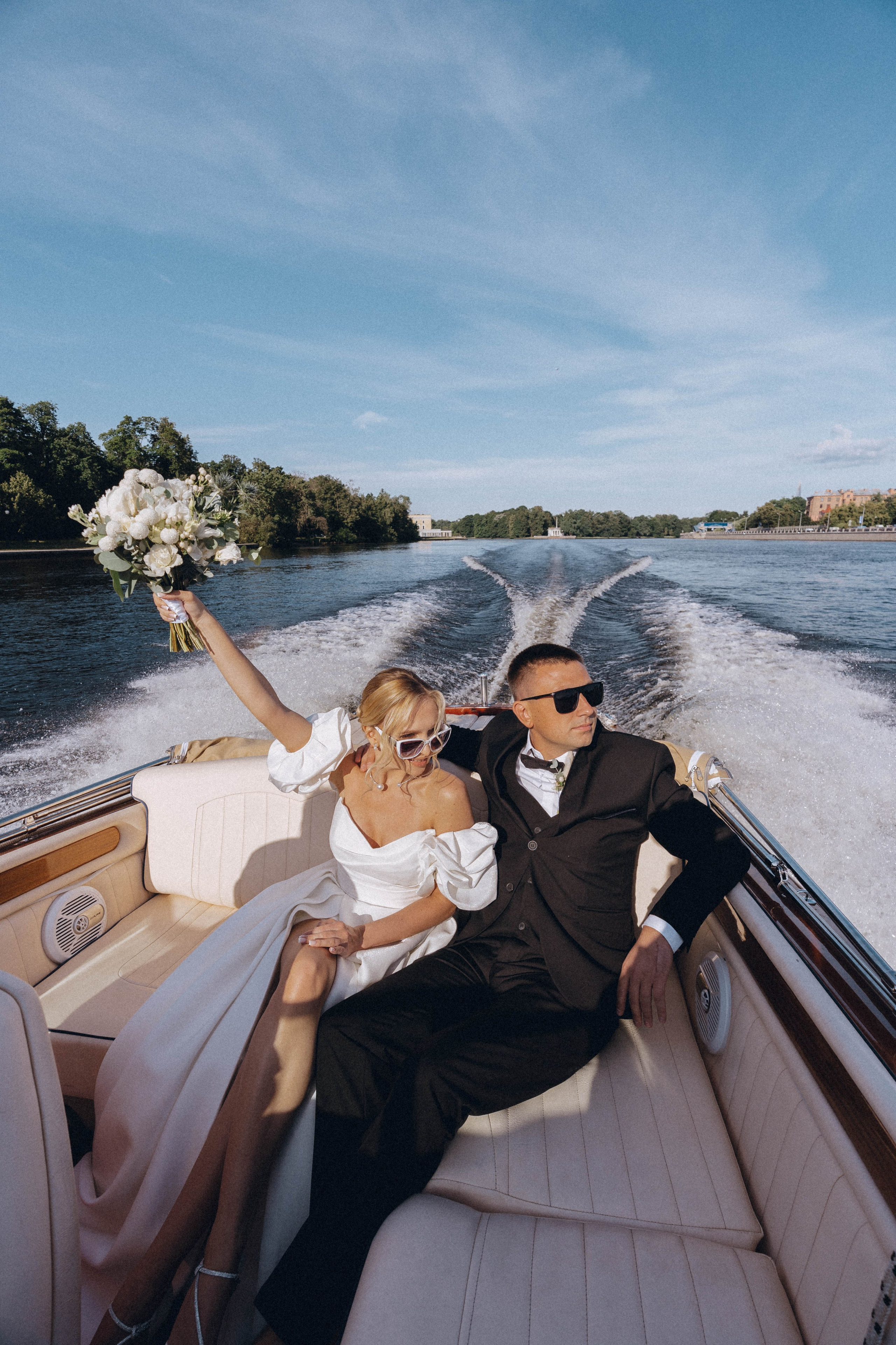 СВАДЕНБНАЯ СЬЕМКА НА КАТЕРЕ ПО КАНАЛАМ САНКТ-ПЕТЕРБУРГА И В АКВАТОРИИ НЕВЫ. Профессиональный фотограф, Санкт-Петербург — Виктория Богомолова