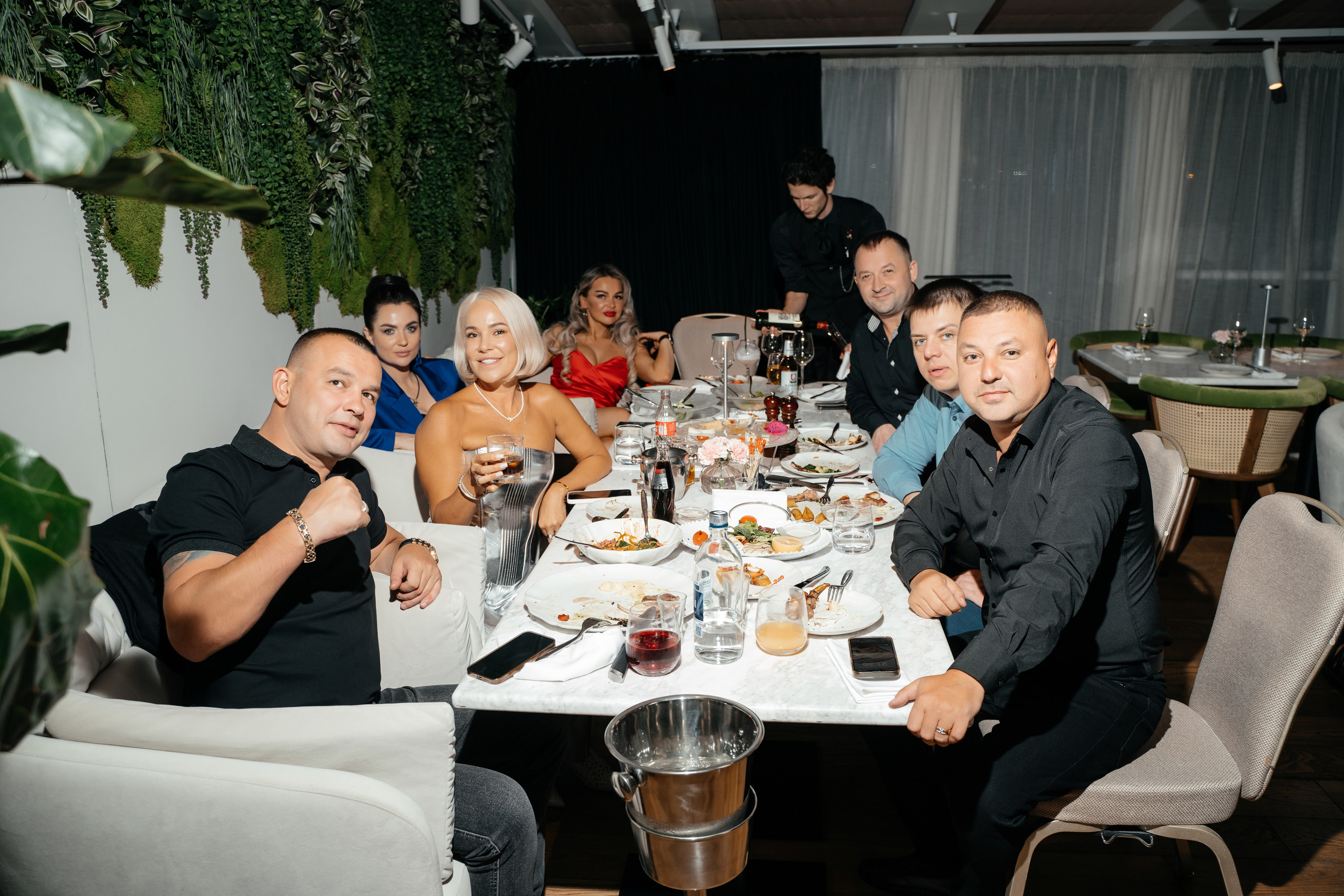 8 марта (пятница). BENUAR Restaurant