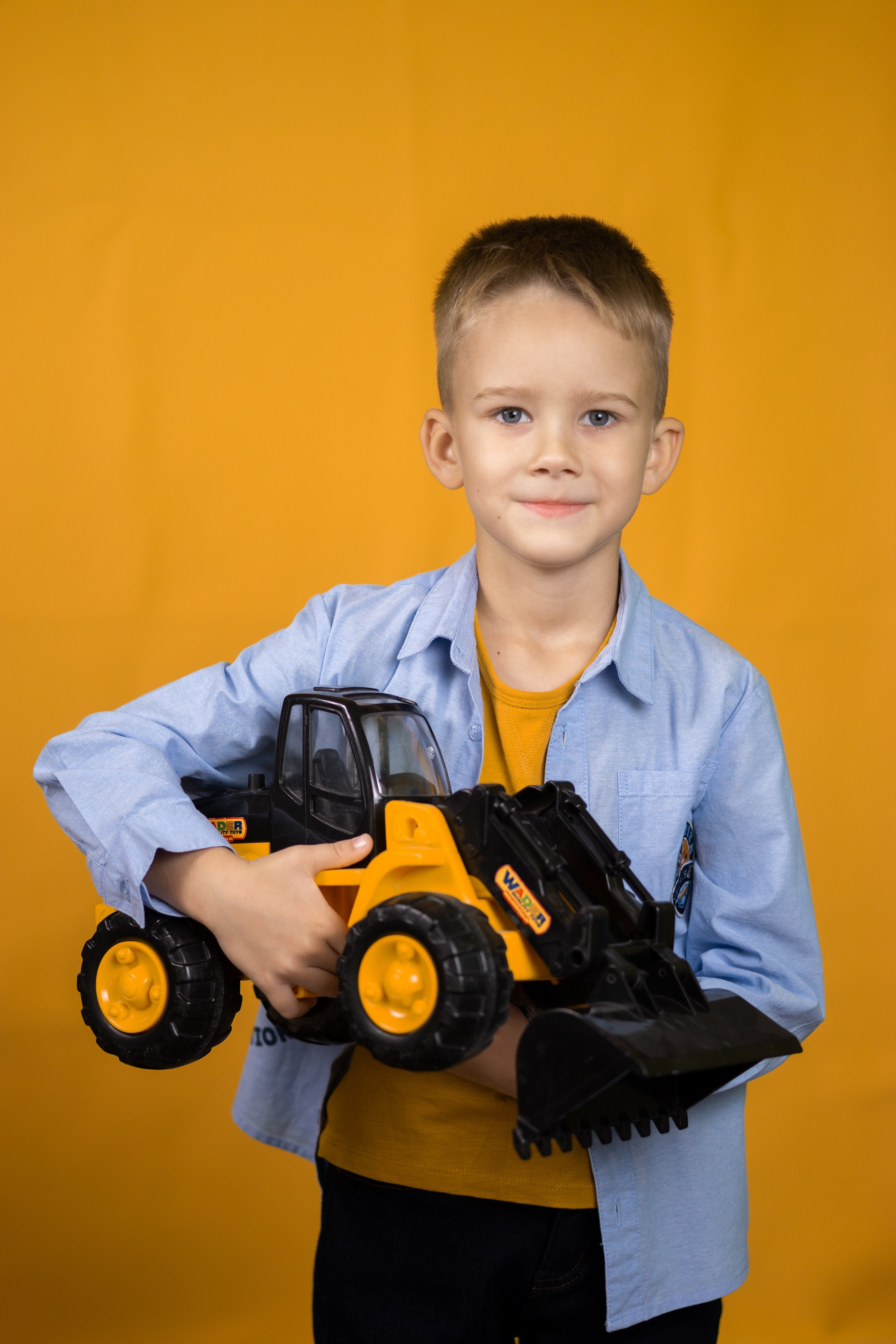 Портреты на желтом фонее. Ольга Плаксина фотограф в Саратове