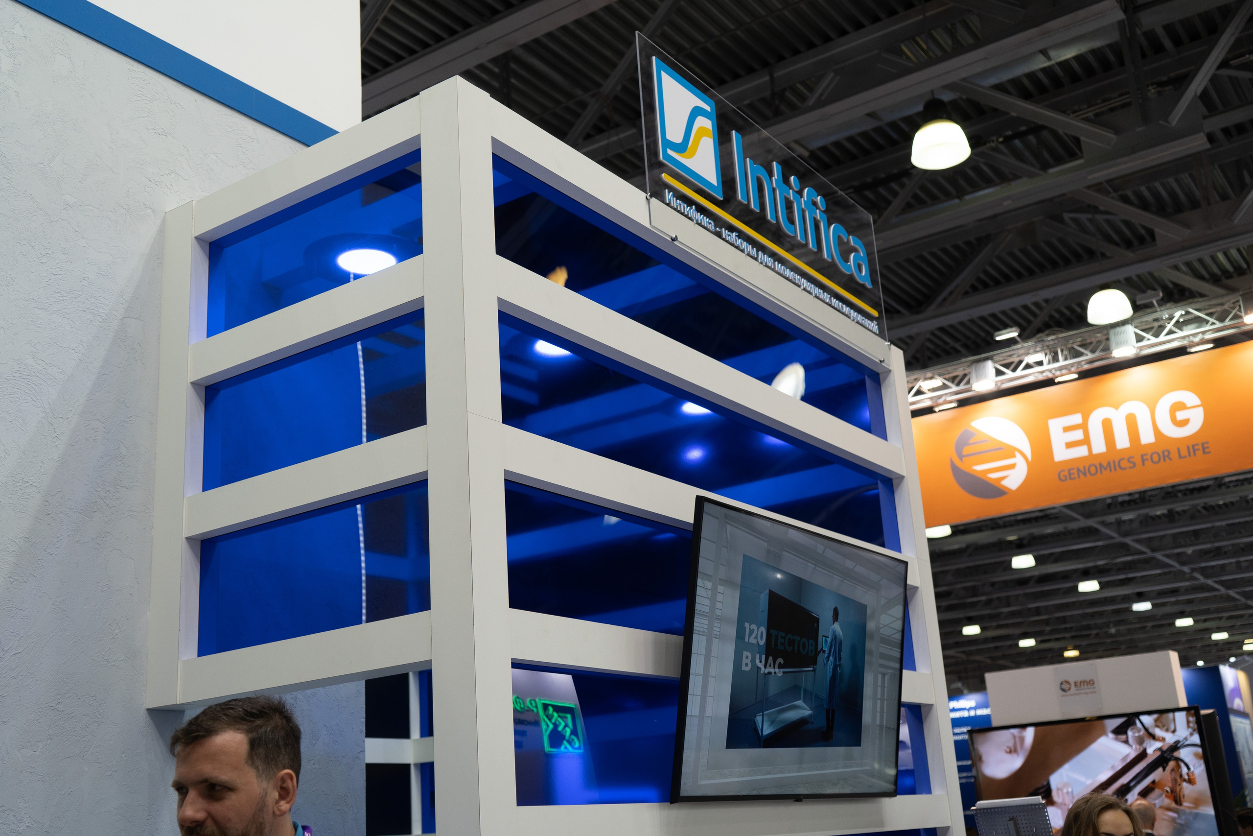 Выставочные стенды. Профессиональный портретный фотограф в Москве Владимир Глаголев