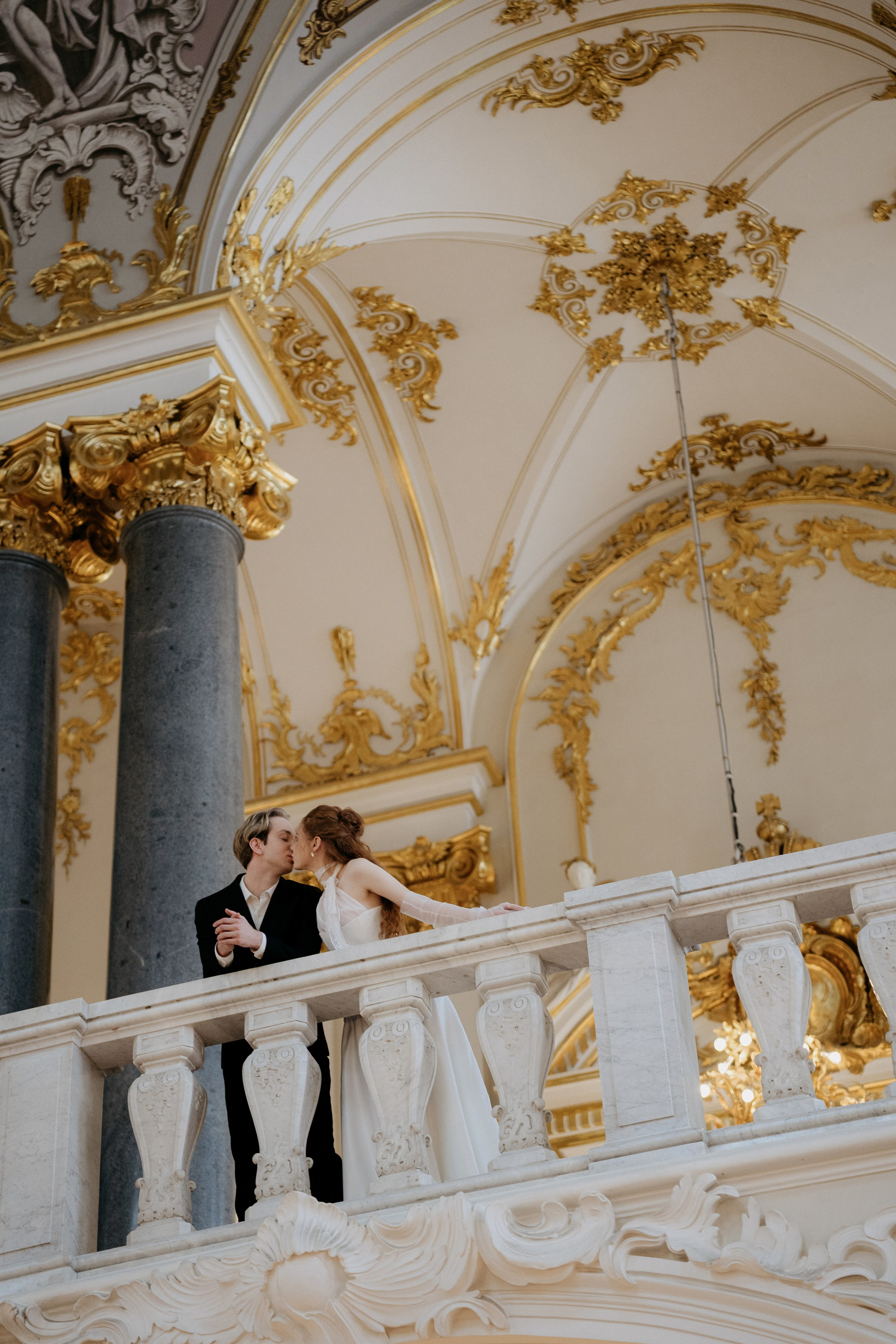 В Эрмитаже. Свадебный фотограф в Санкт-Петербурге Саша Колоцей