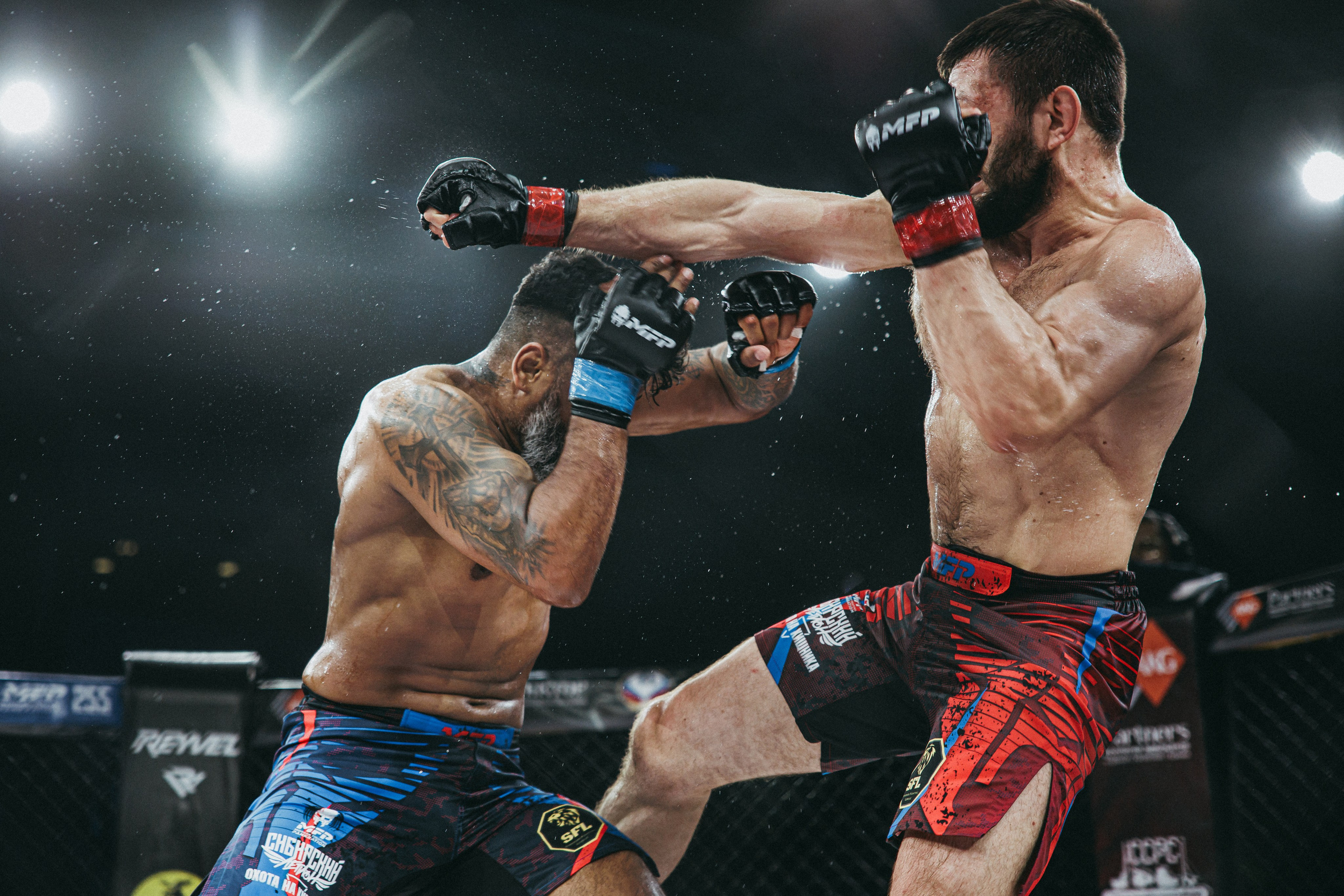 MFP255 ДУГЛАС РИБЕЙРО VS МАКСИМ БУТОРИН. Фотограф Иркутск Антипин Сергей