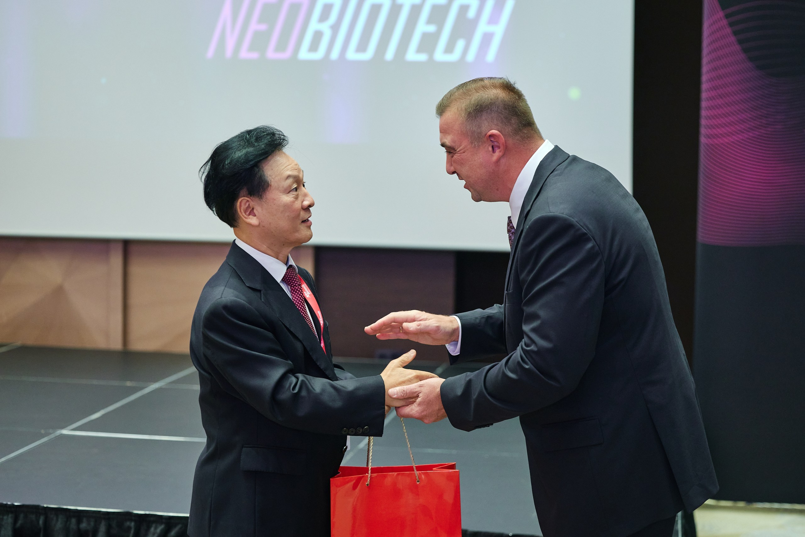 Конгресс имплантологов Neo Biotech 2025. Антон Артюшин, портретный фотограф. Москва