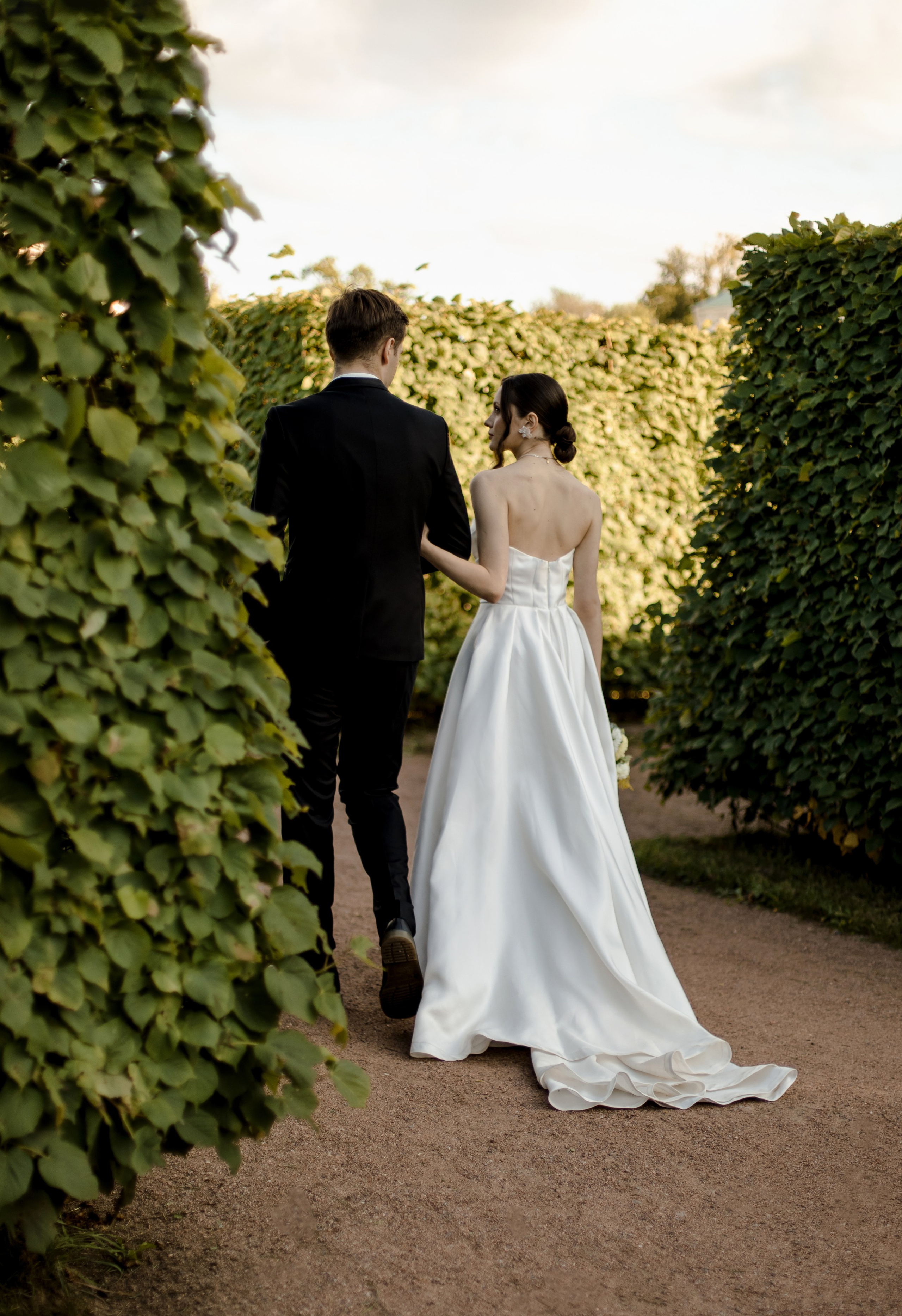 Свадебная прогулка в Ораниенбауме. Свадебный и портретный фотограф в Миассе Филиппенко Дарья