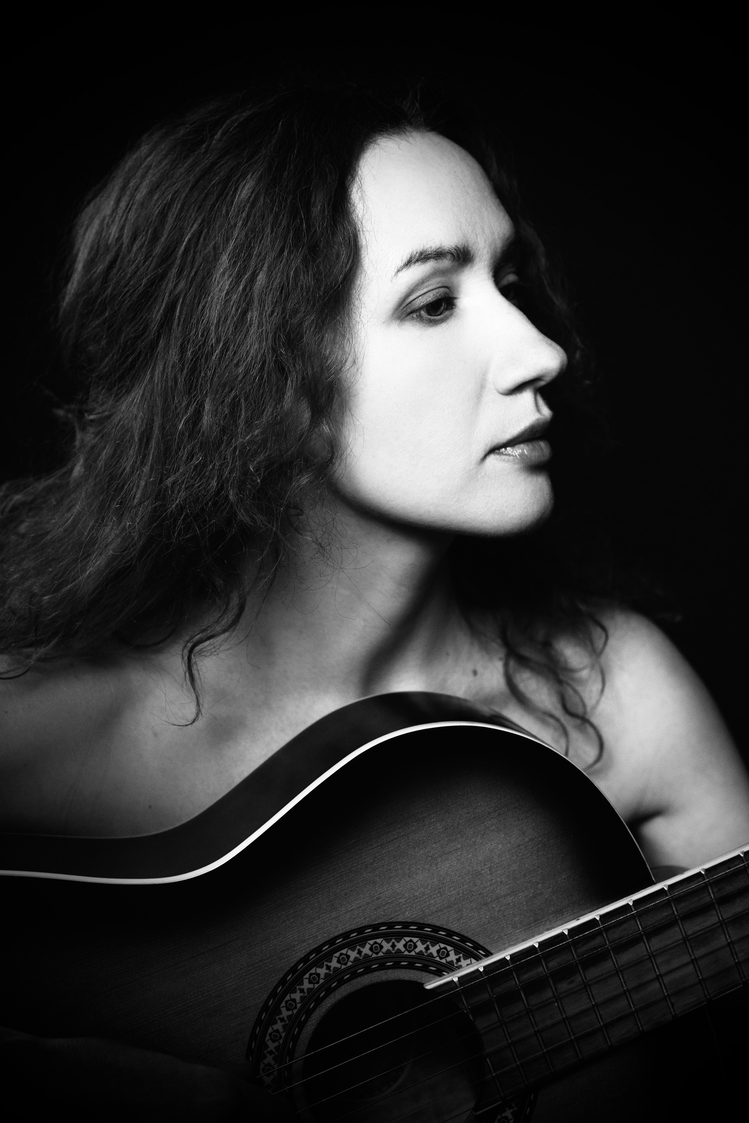 Анастасия. Грустит гитара