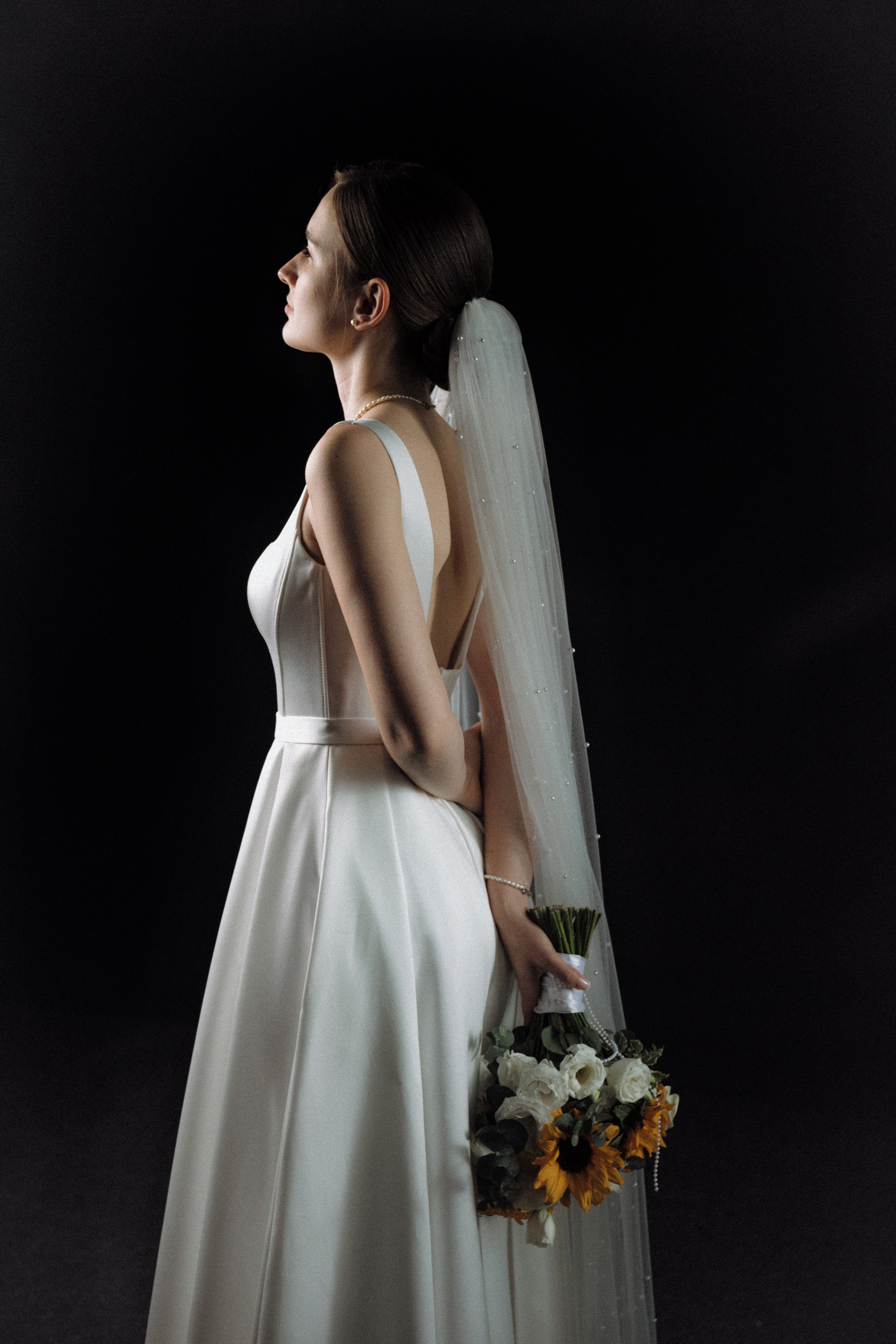 Портфолио свадебного фотографа в Москве. Фотосессия с лошадьми Москва. Фотограф на свадьбу в Москве. Свадебная фотосессия на черном фоне. Фотограф в Москве Валерия Рожкова