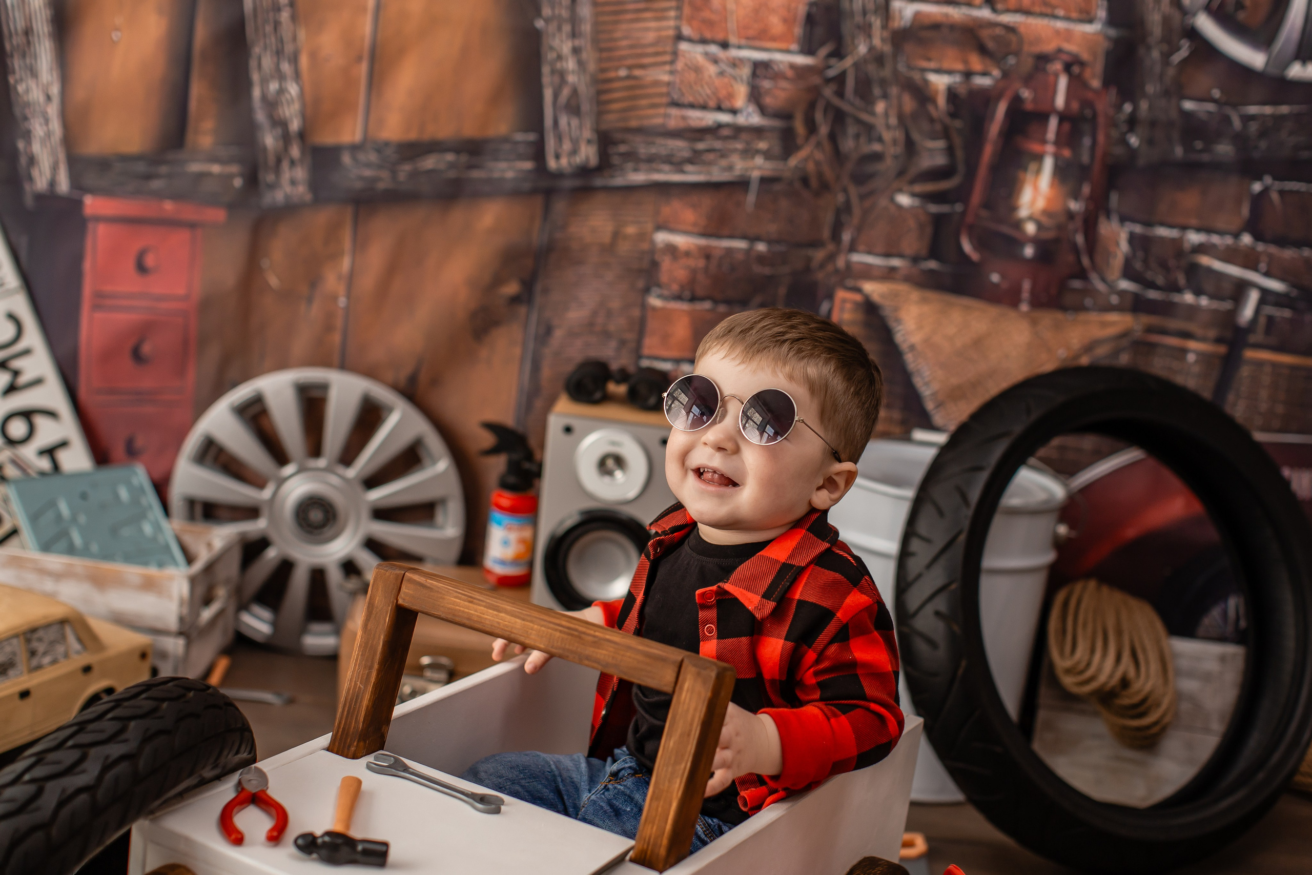 Фотодень " ГАРАЖ «(для 1-4 года) 20.09.26 г запись идёт. Детский семейный фотограф на первый годик город Новосибирск Дымова Светлана пакеты всё включено 1-3 года