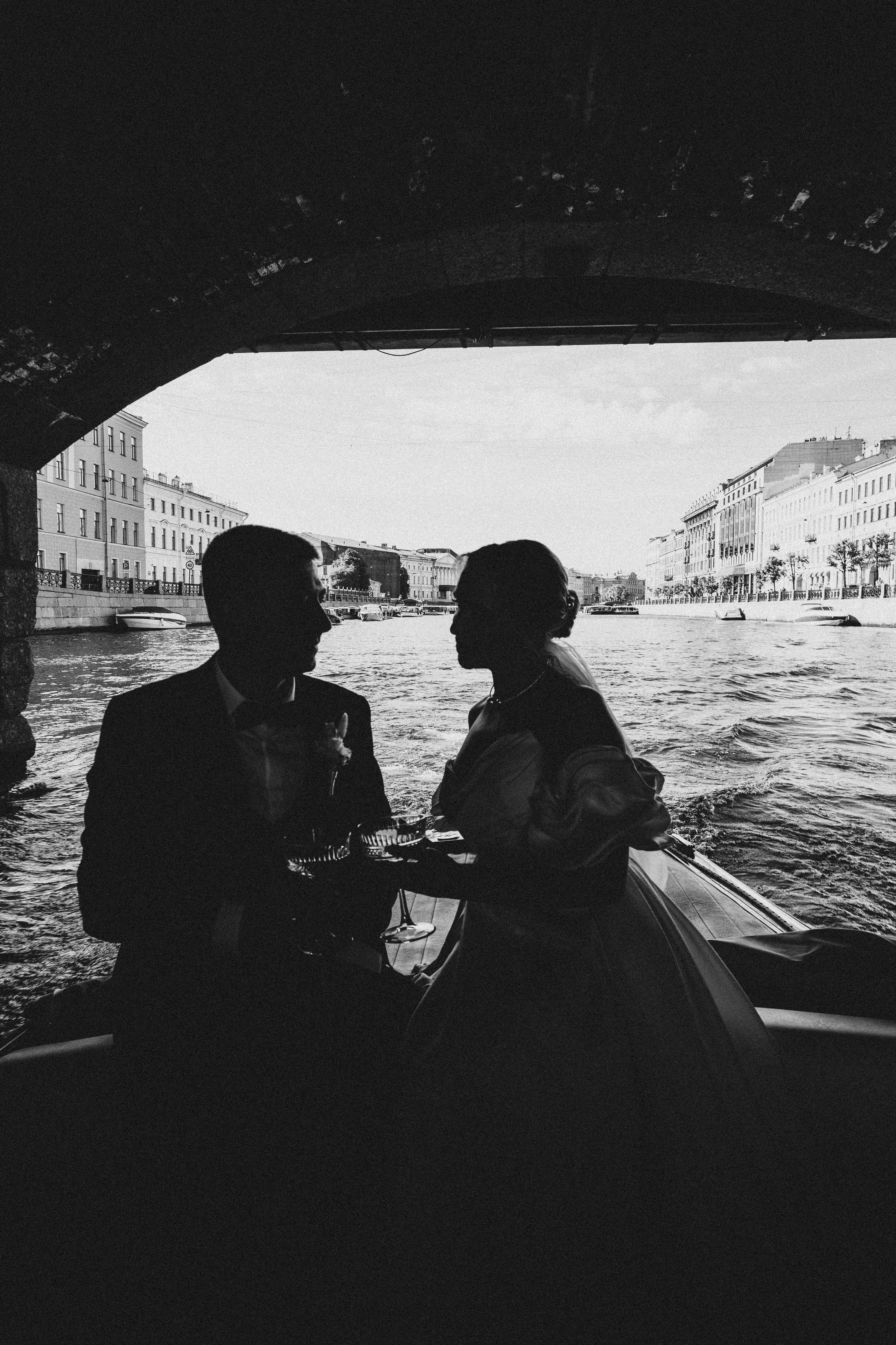 СВАДЕНБНАЯ СЬЕМКА НА КАТЕРЕ ПО КАНАЛАМ САНКТ-ПЕТЕРБУРГА И В АКВАТОРИИ НЕВЫ. Профессиональный фотограф, Санкт-Петербург — Виктория Богомолова