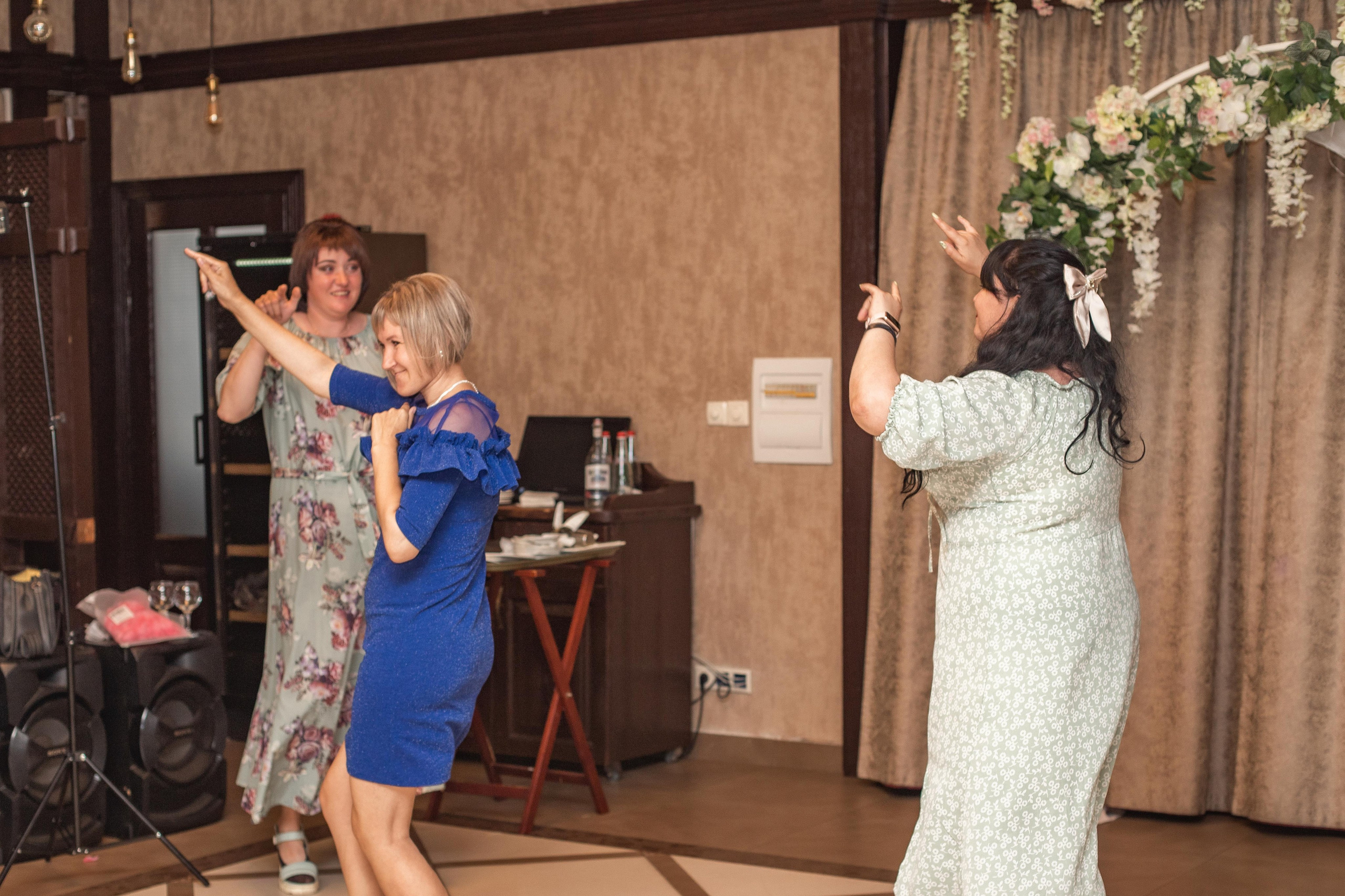 Репортаж торжества в ресторане. Семейный свадебный интерьерный фотограф Тверь Санкт- Марина Свистунова