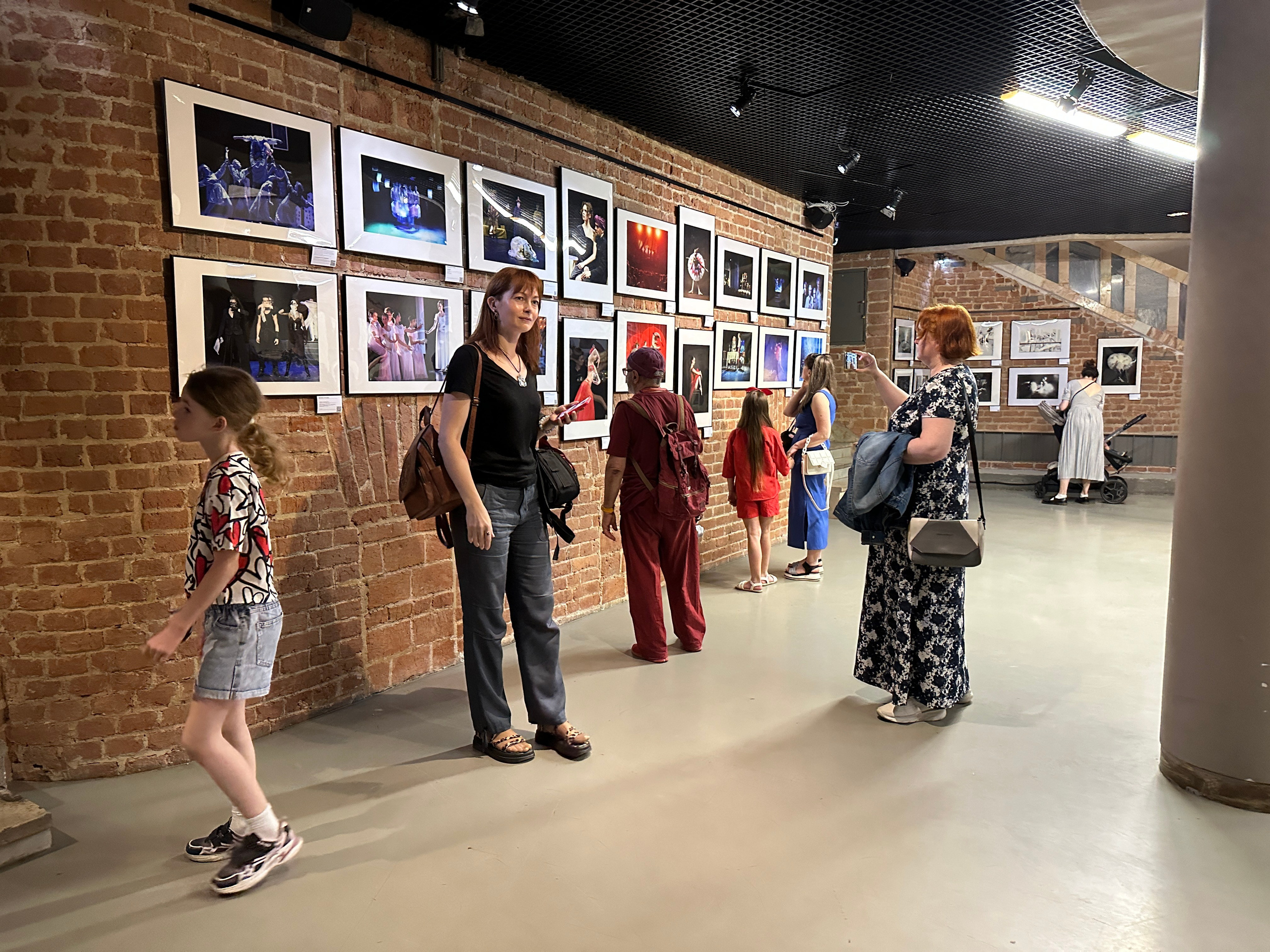 МОЛОДОЙ ТЕАТР. Reportage, architectural, fine art photographer Lena Melnikova in Moscow