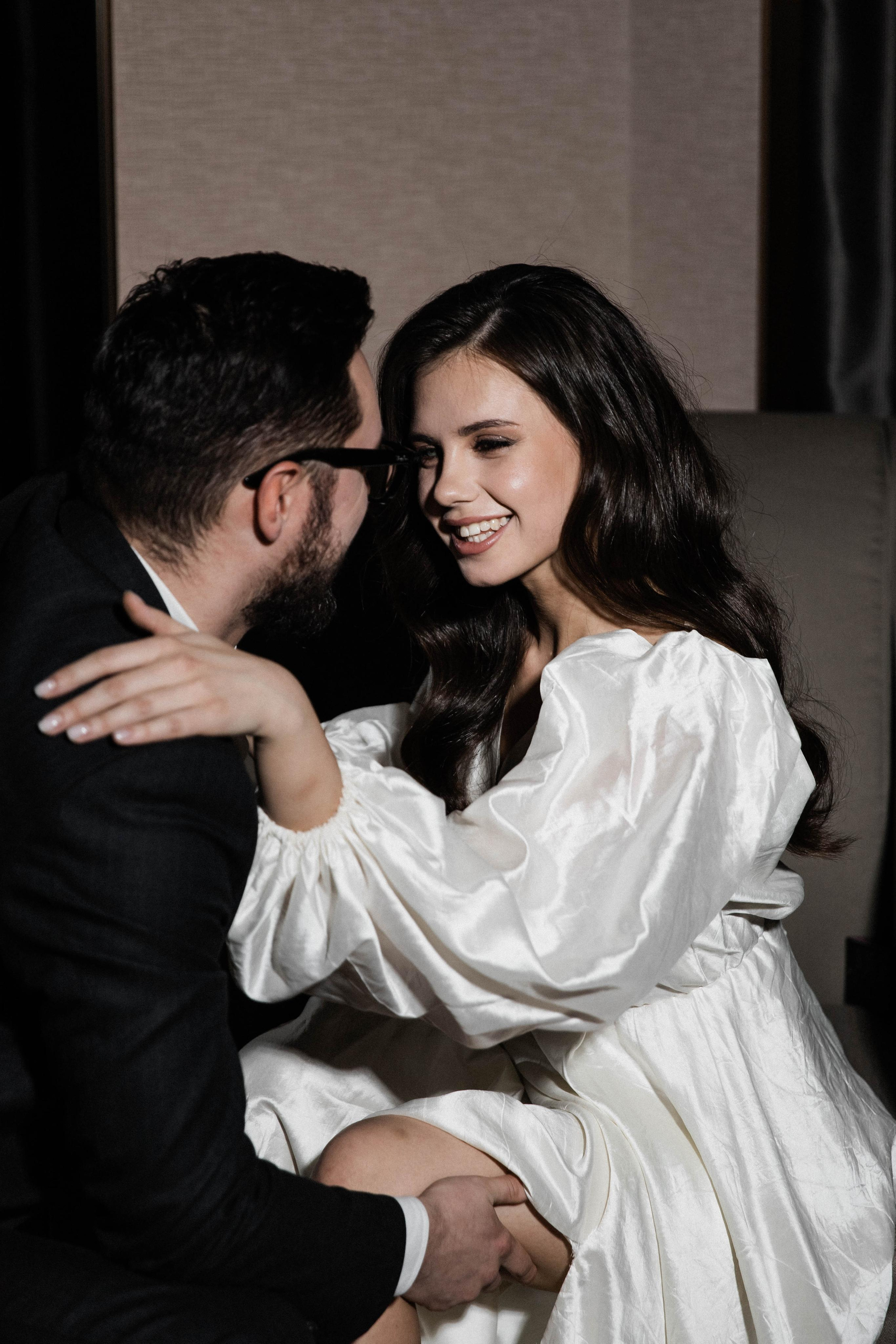 Совместные сборы в отеле. Свадебный фотограф Полина Панина